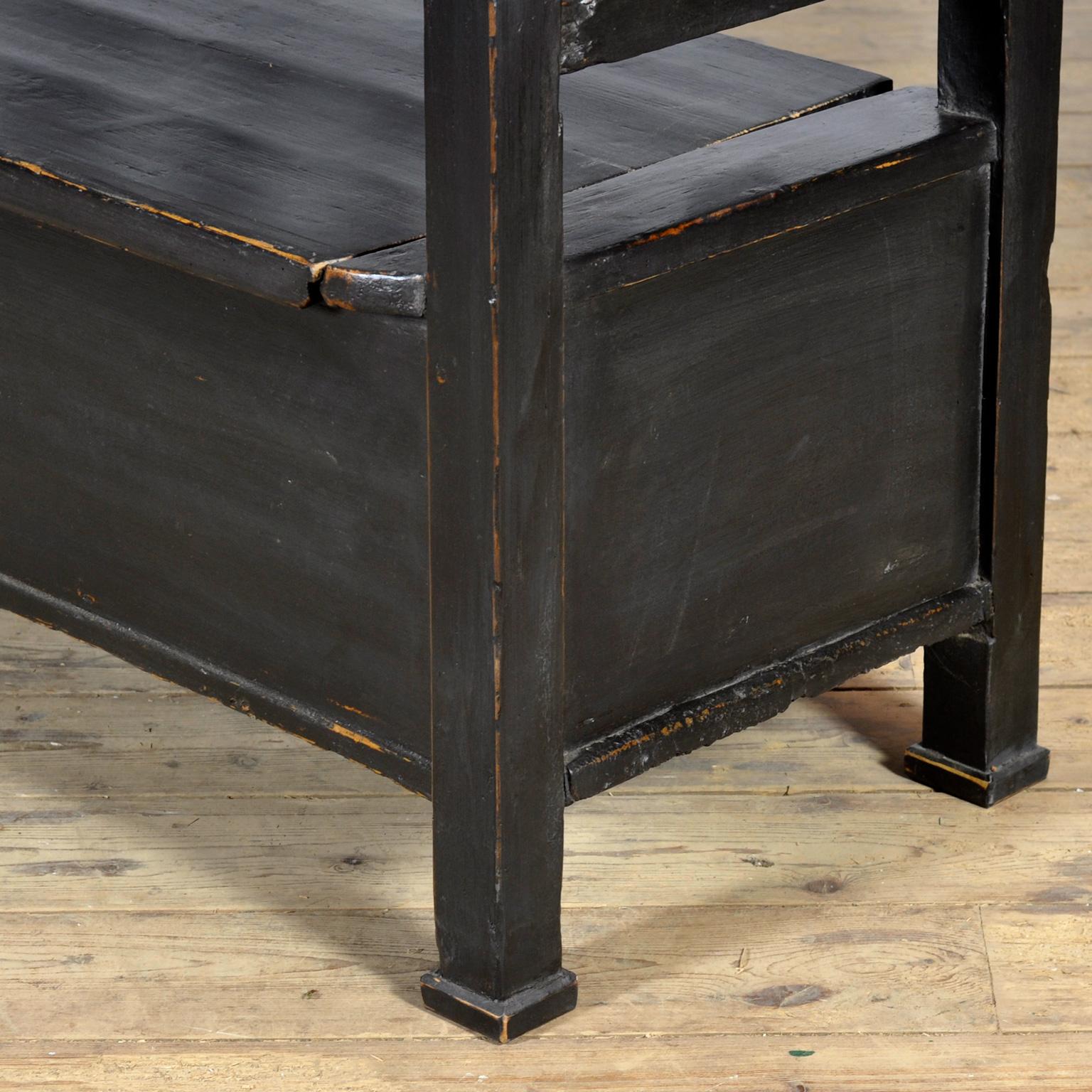 Banc ancien en pin noir, années 1900 en vente 2