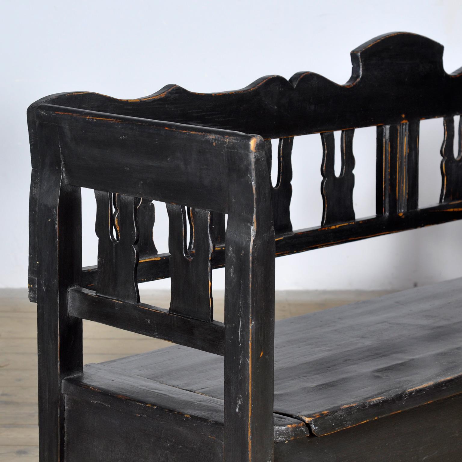 Banc ancien en pin noir, années 1900 en vente 5