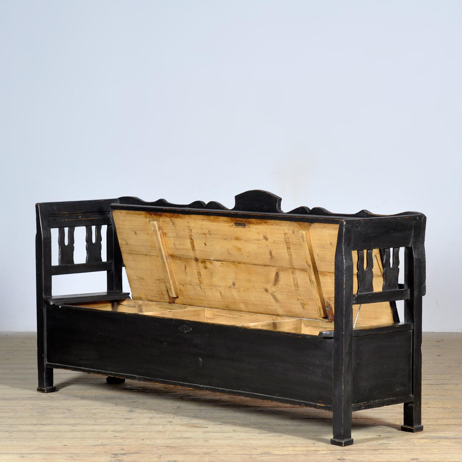 Peint Banc ancien en pin noir, années 1900 en vente