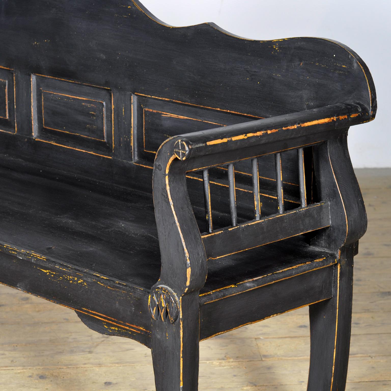 Banc ancien en pin noir, années 1900 Bon état - En vente à Amsterdam, Noord Holland