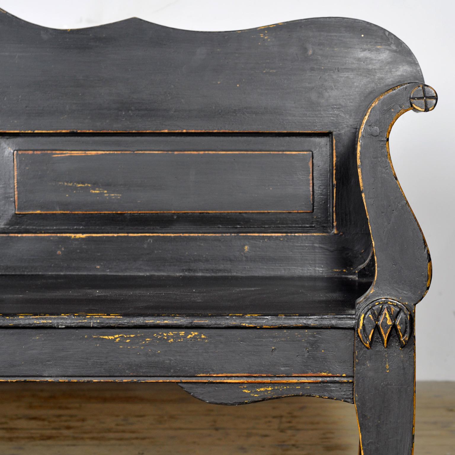 Banc ancien en pin noir, années 1900 en vente 2