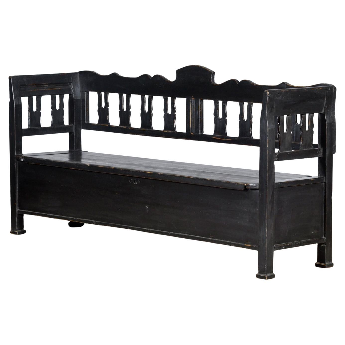 Banc ancien en pin noir, années 1900 en vente