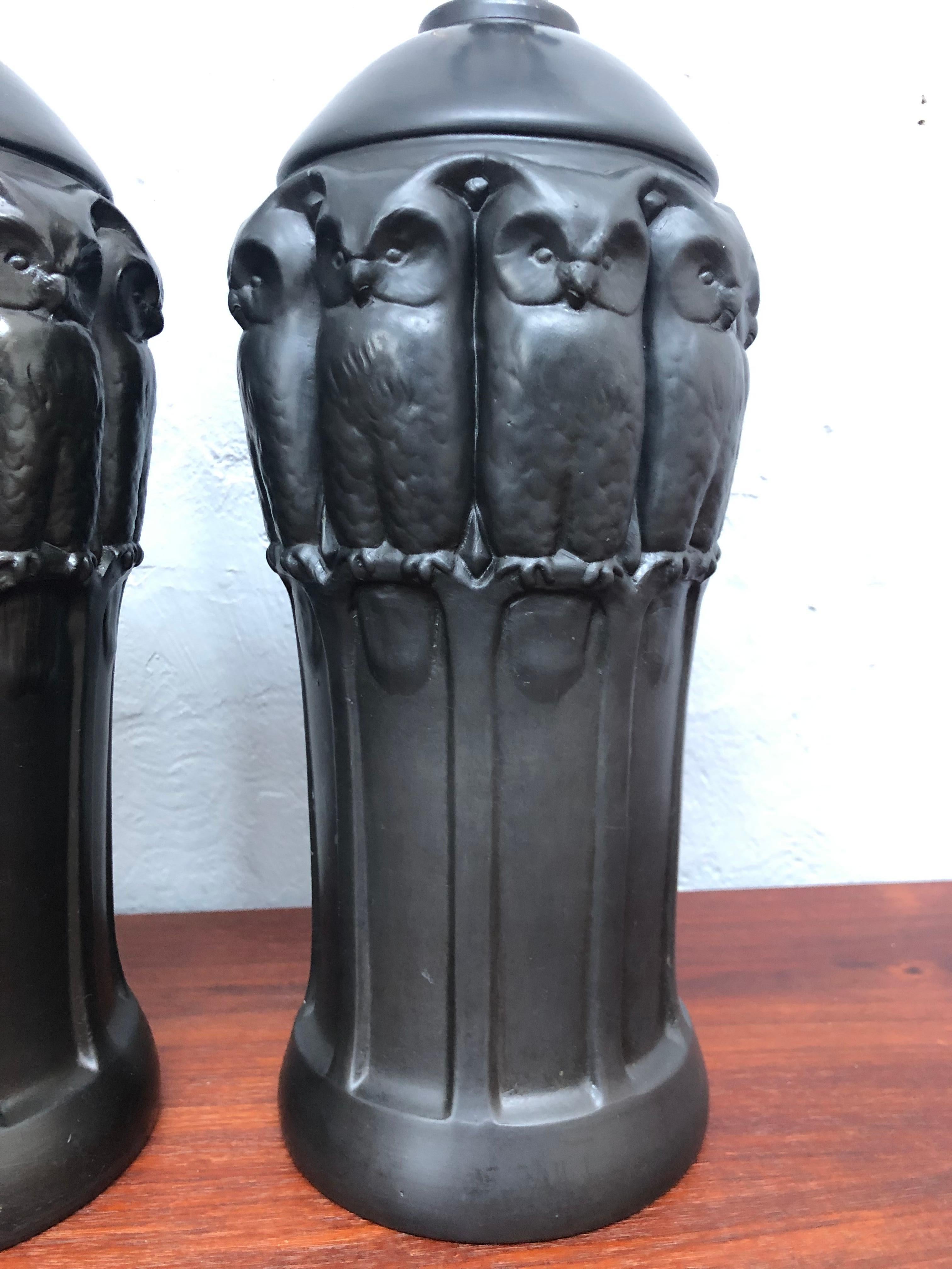 Fait main Lampe de bureau en poterie noire ancienne en forme de hibou par L. Hjorth de Bornholm en vente