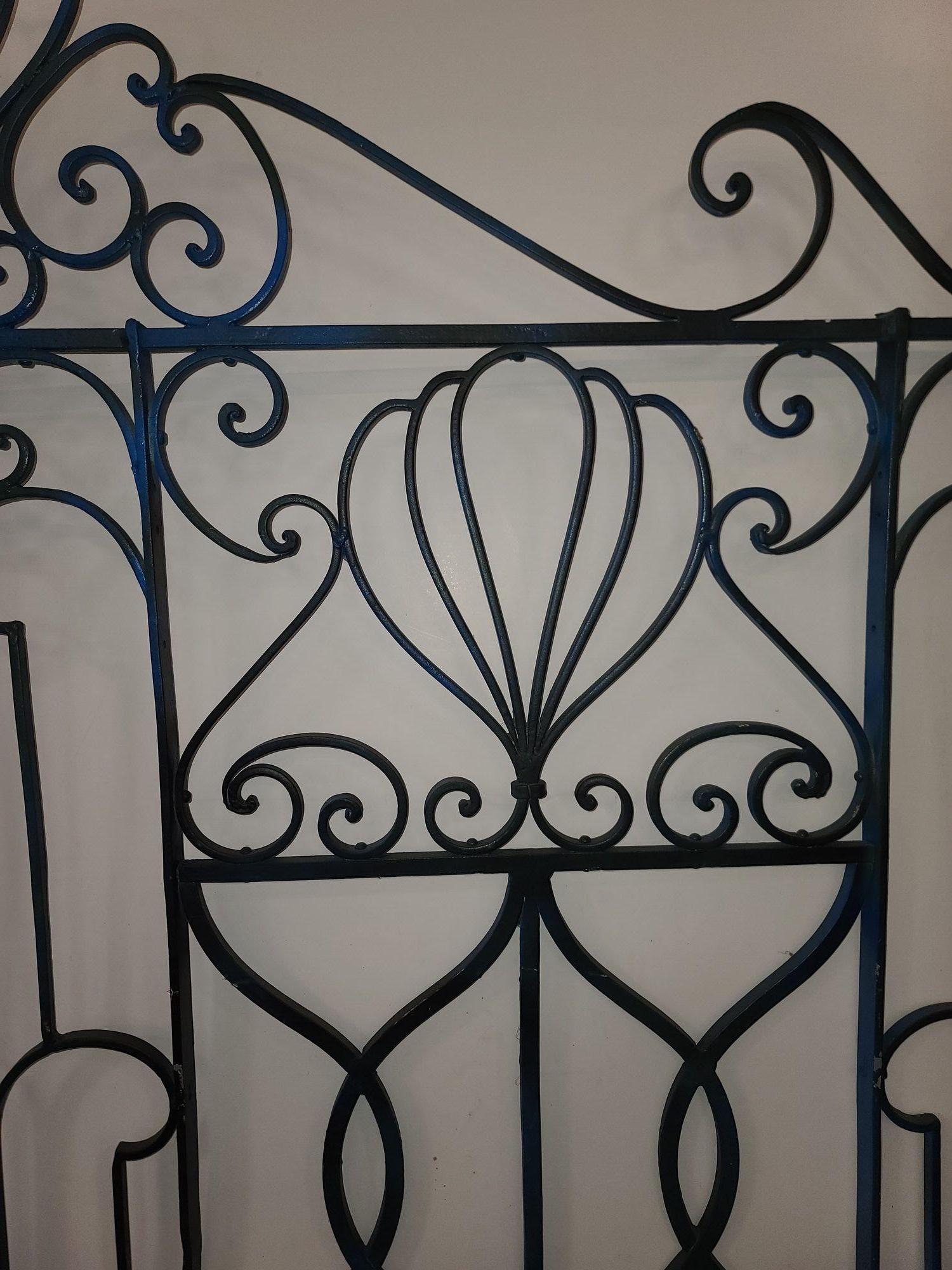 Antique Black Regency Scrolling Wrought Iron Fence Panel In Excellent Condition For Sale In Van Nuys, CA