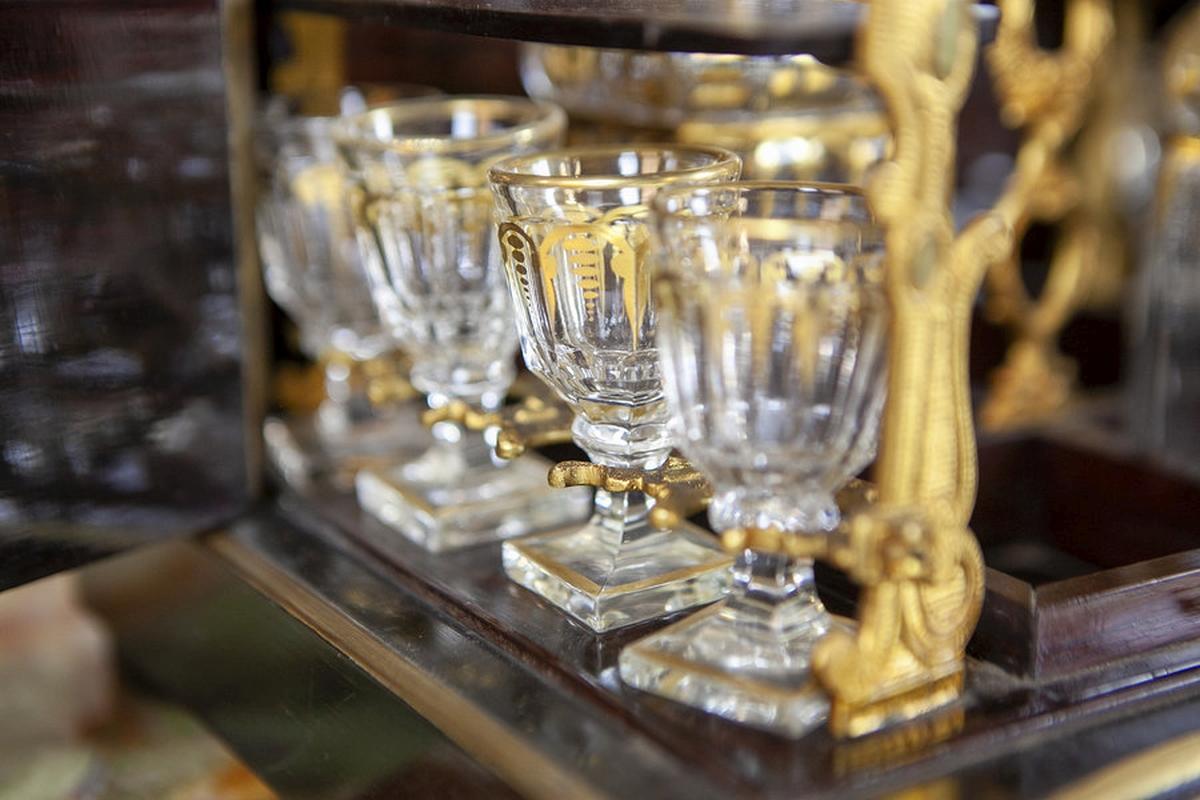 Valigetta per liquori in palissandro nero del XIX secolo nello stile di Napoleone III in vendita 8