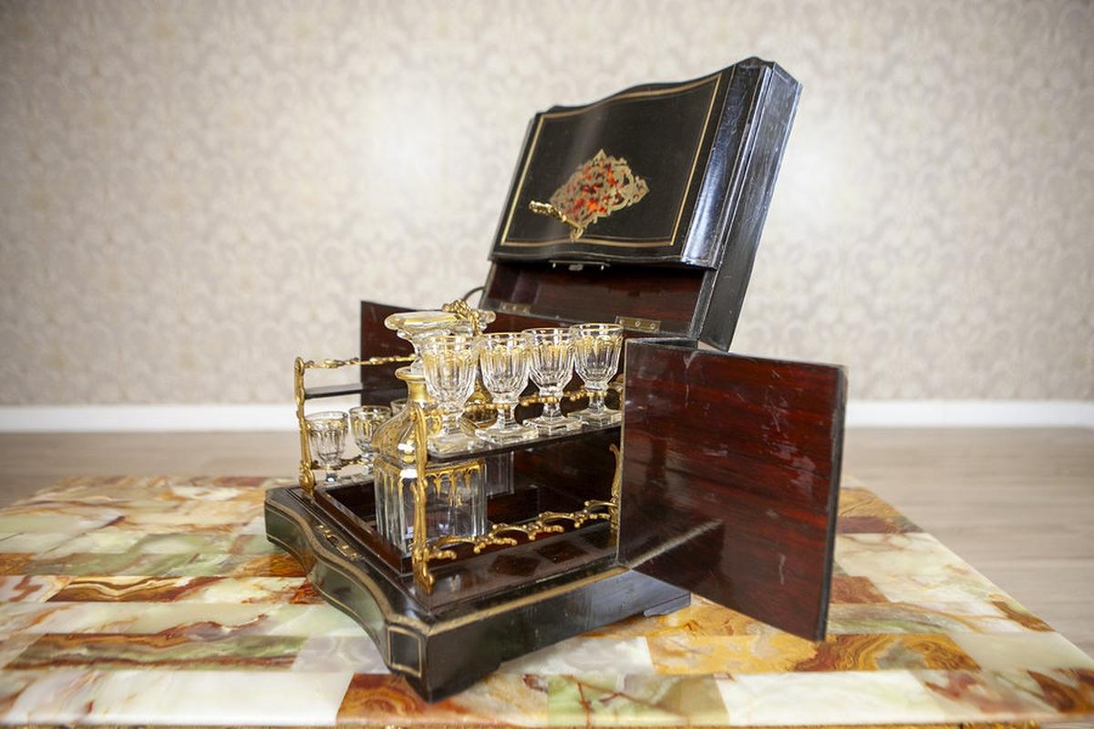 Valigetta per liquori in palissandro nero del XIX secolo nello stile di Napoleone III In condizioni buone in vendita a Opole, PL