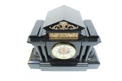 Horloge de cheminée ou de bureau classique en ardoise noire ancienne