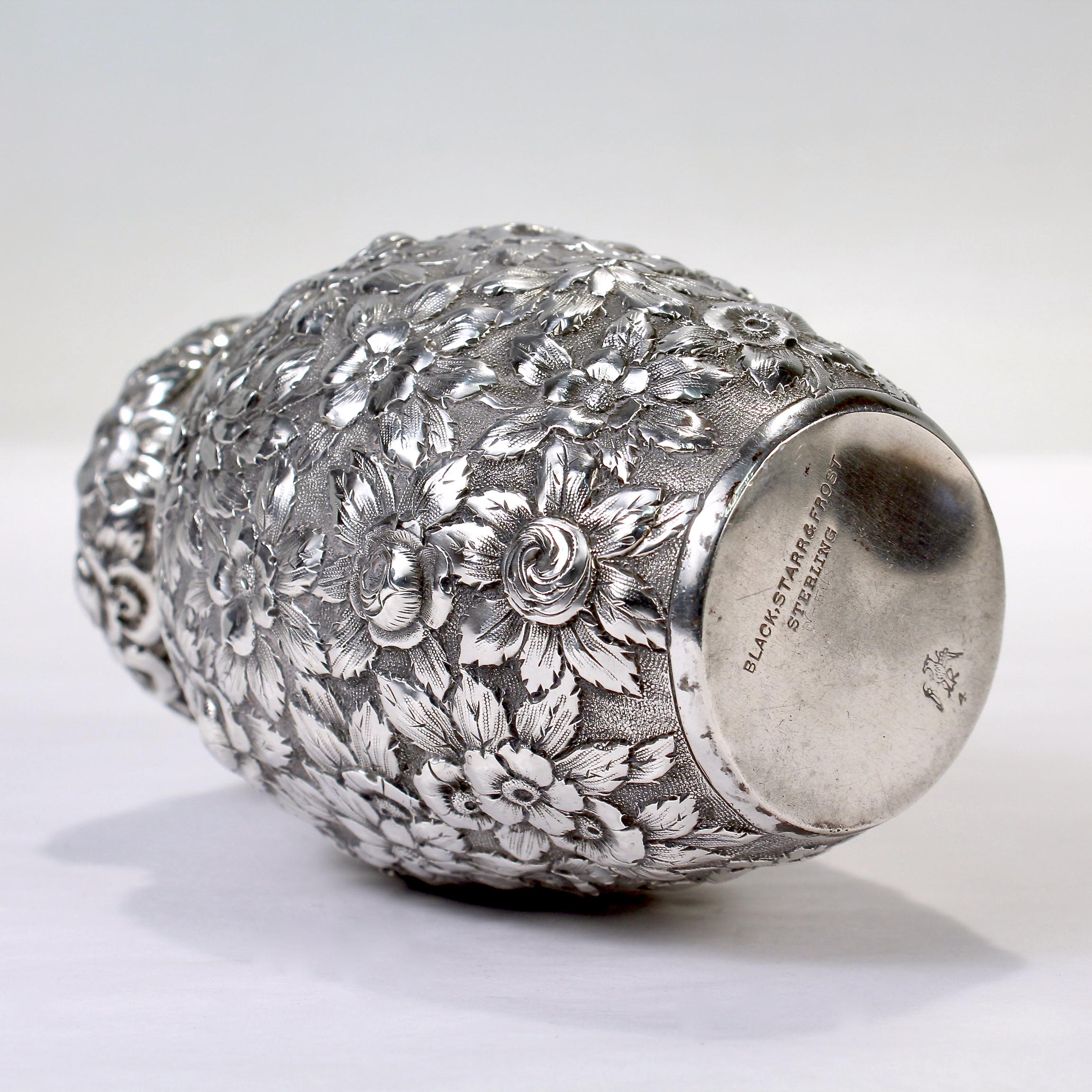 Antike antike schwarze, sternförmige und mattierte Repousse-Teekanne aus Sterlingsilber 5