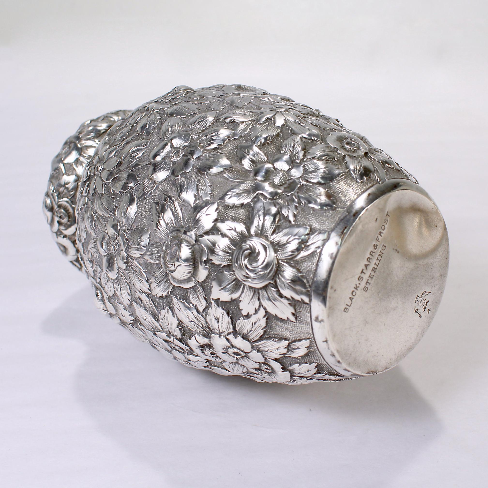 Antike antike schwarze, sternförmige und mattierte Repousse-Teekanne aus Sterlingsilber 7