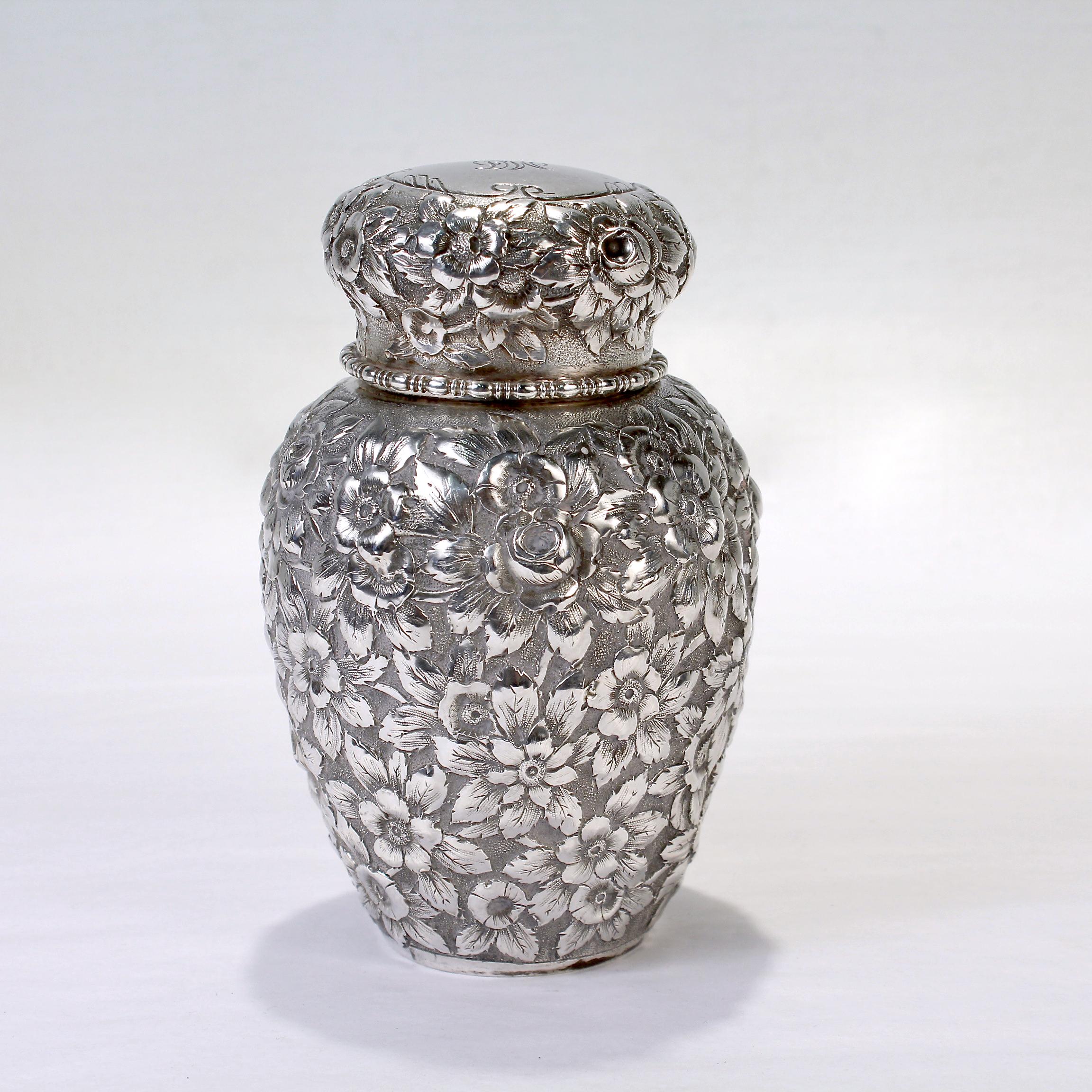 Antike antike schwarze, sternförmige und mattierte Repousse-Teekanne aus Sterlingsilber (Viktorianisch)
