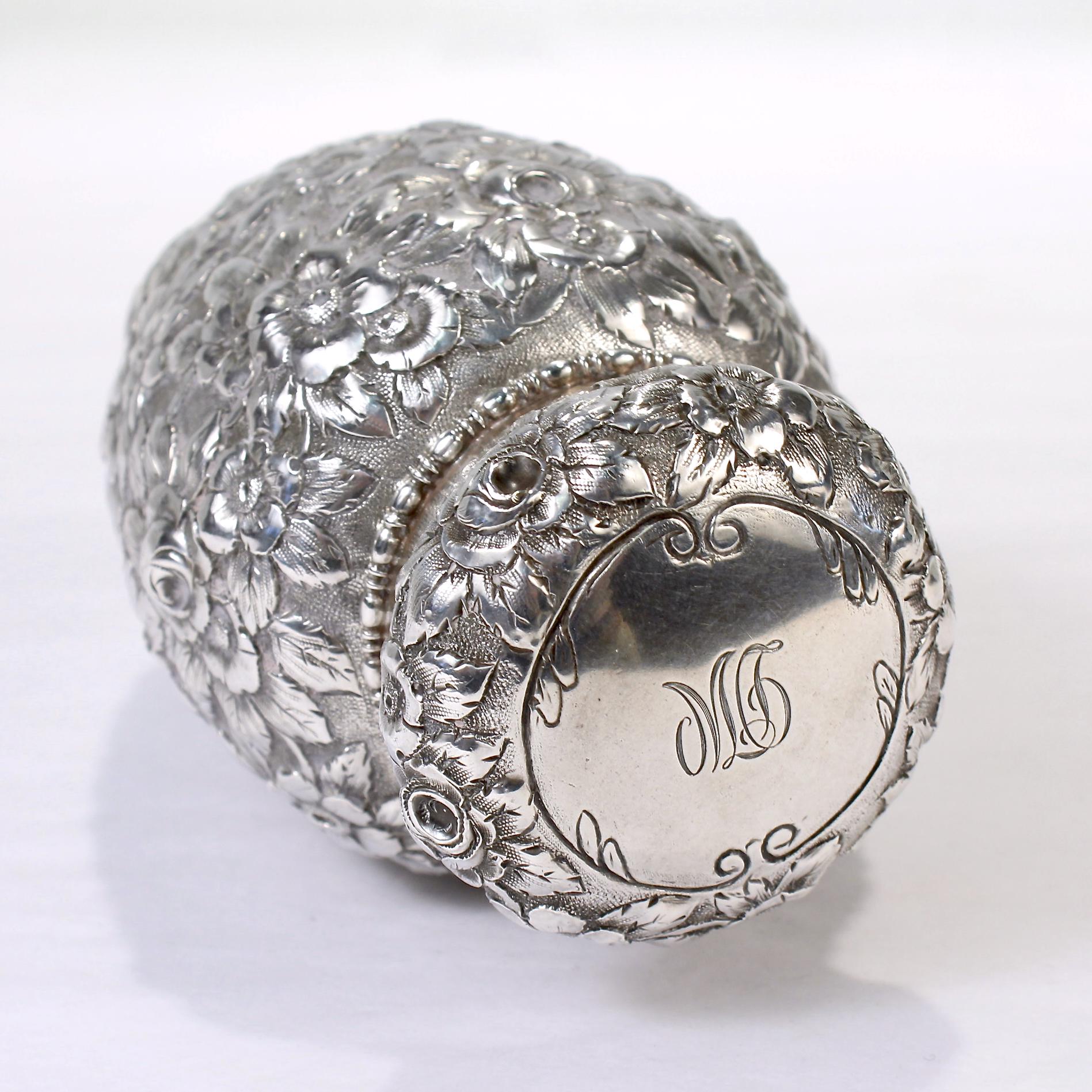 Antike antike schwarze, sternförmige und mattierte Repousse-Teekanne aus Sterlingsilber 4