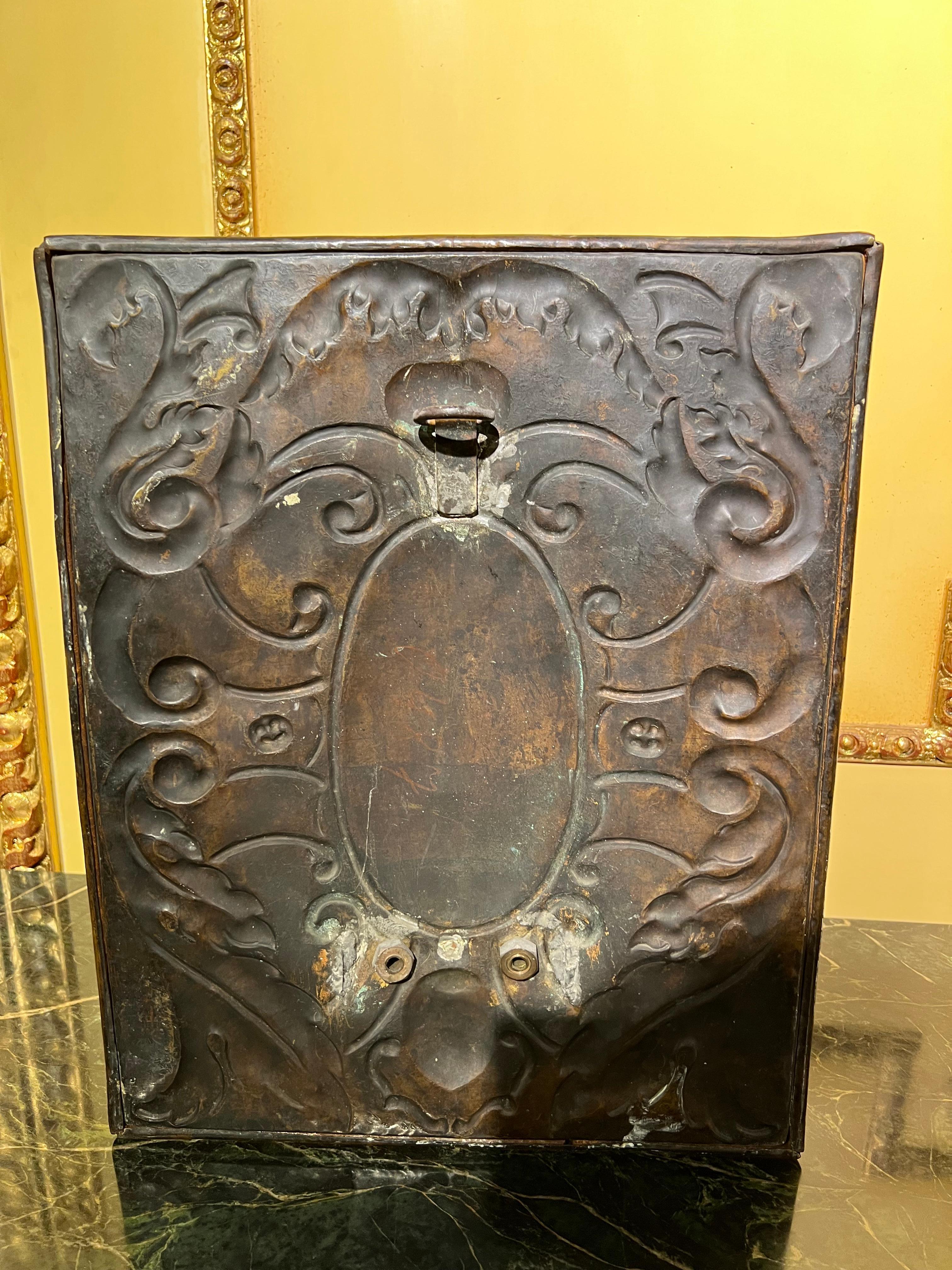 Antique Blaker / Wall Lamp with a Heavy Wall Plaque In Good Condition For Sale In Berlin, DE