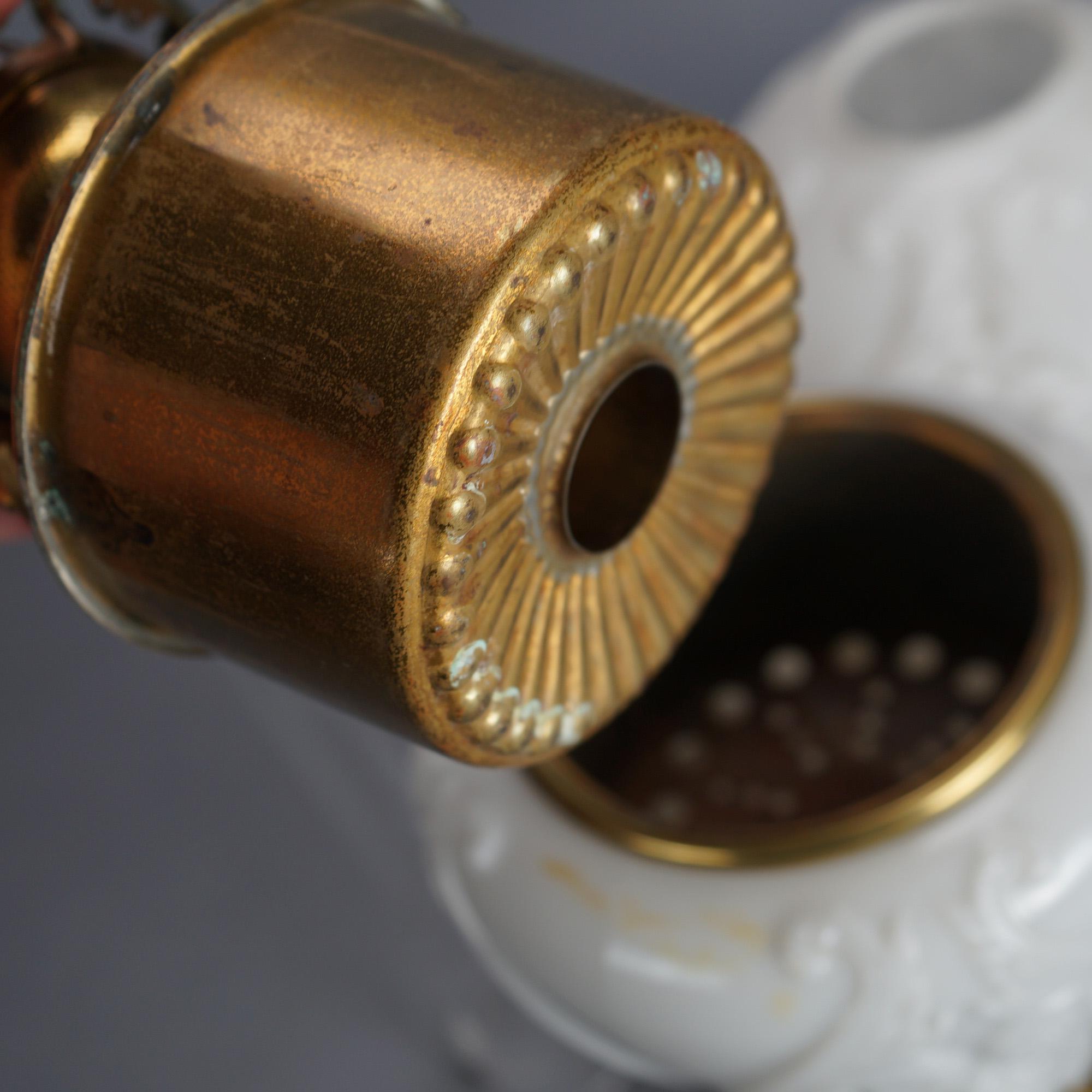 Ancienne lampe à huile Cupidon en laiton et bronze de Chine avec verre soufflé vers 1900 en vente 6