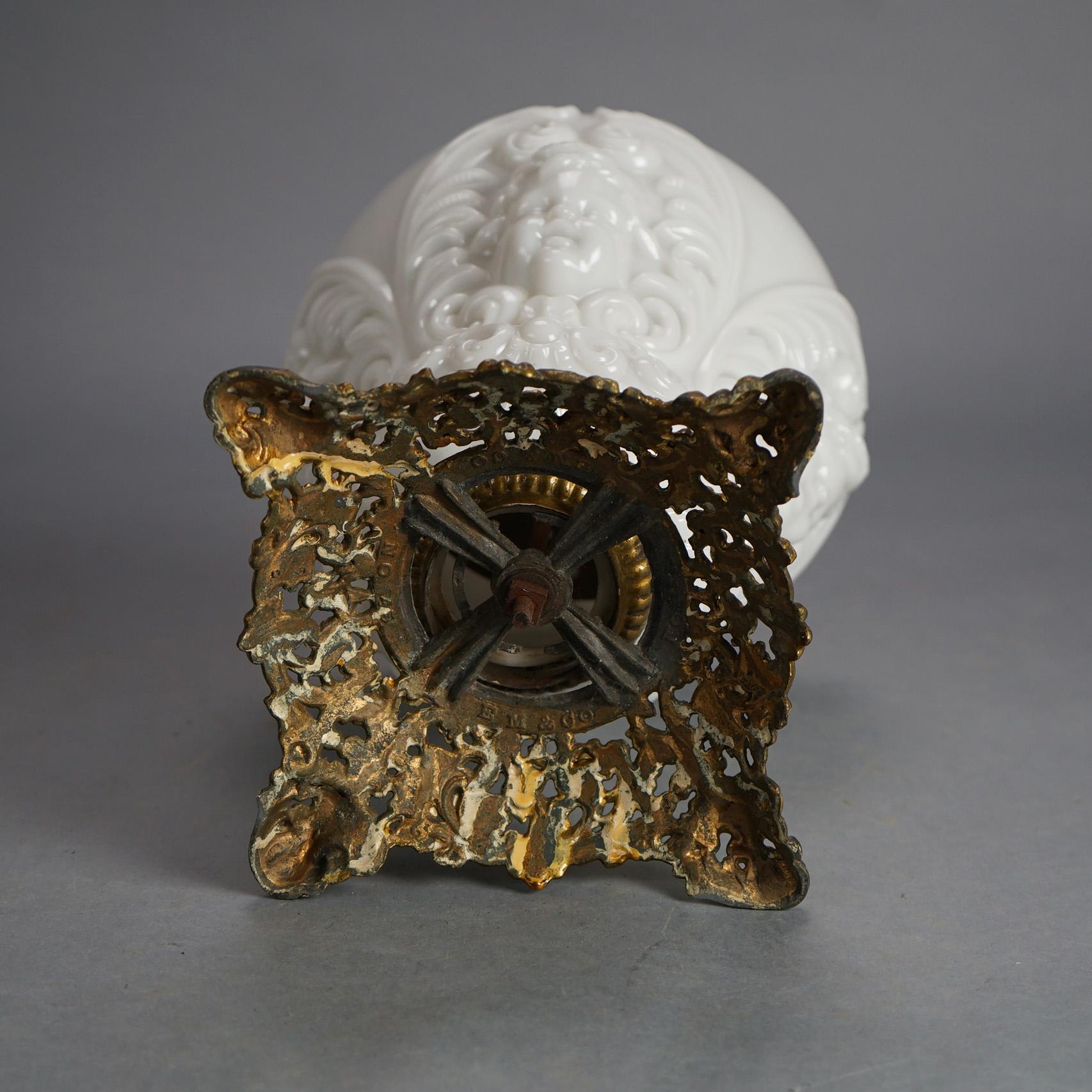 Ancienne lampe à huile Cupidon en laiton et bronze de Chine avec verre soufflé vers 1900 en vente 7