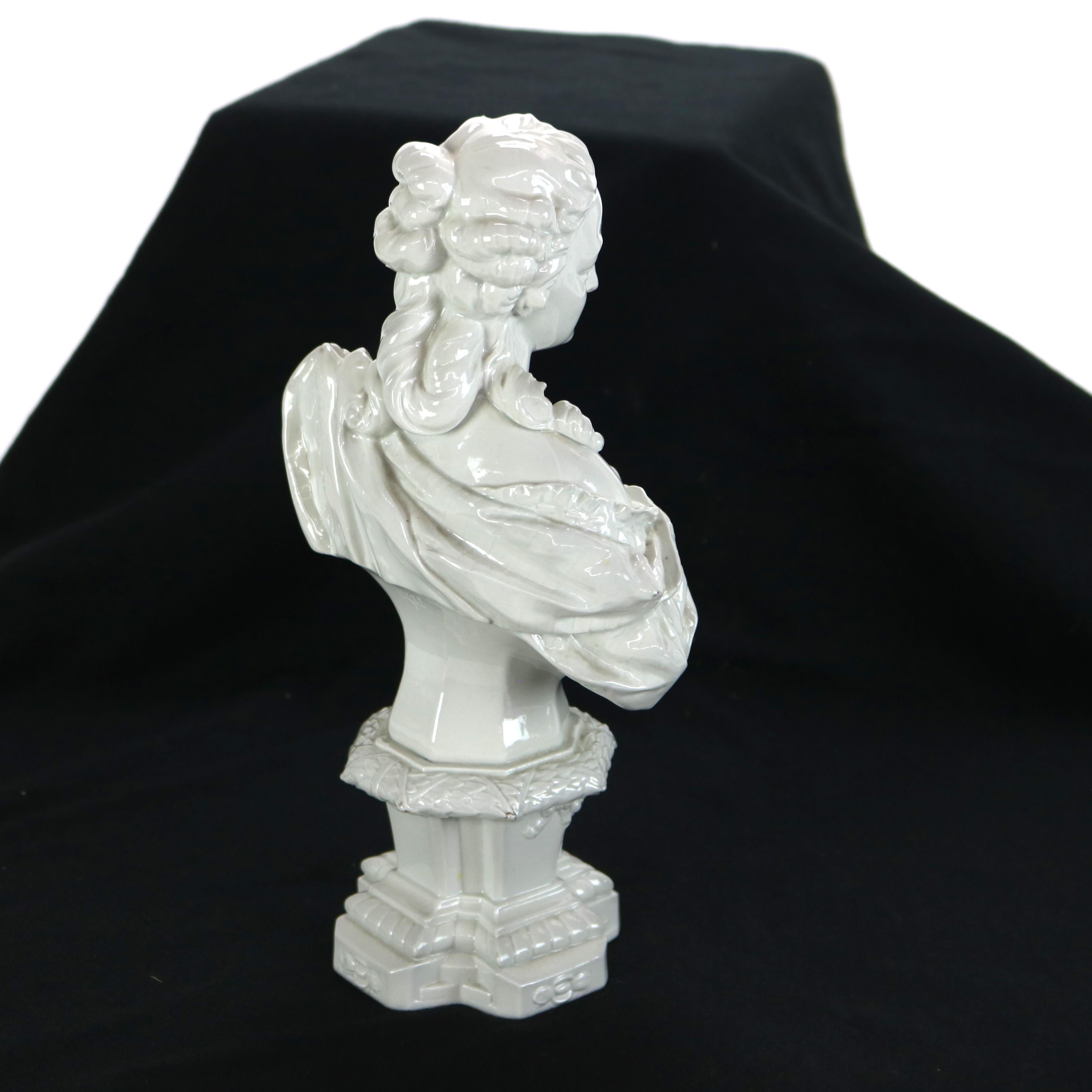 Antico busto di donna in ceramica classica Blanc De Chine firmato C1890 in vendita 2