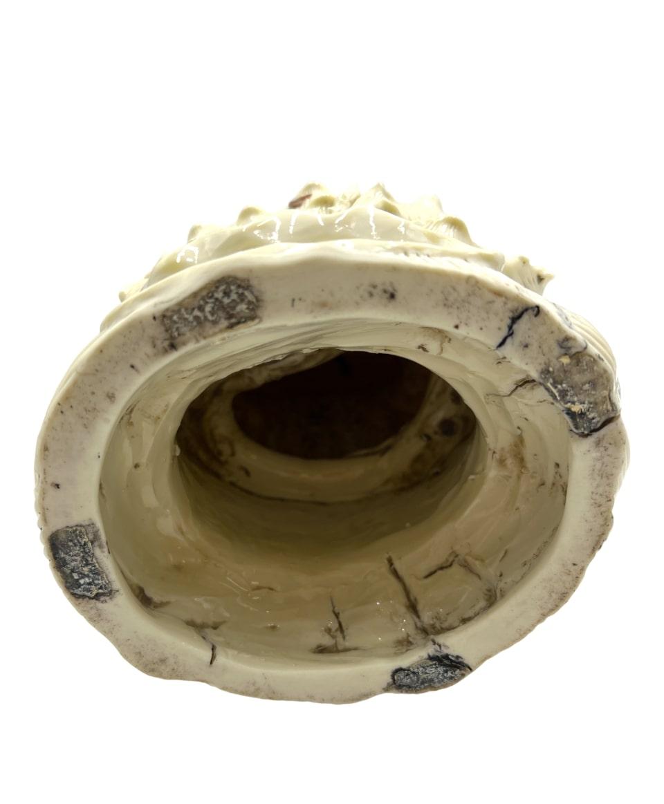 Figurine ancienne en porcelaine blanche de Chine de Guanyin en vente 8