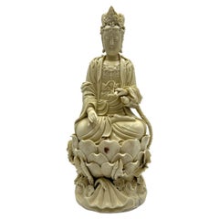 Antike Blanc-de-Chines-Porzellanfigur von Guanyin