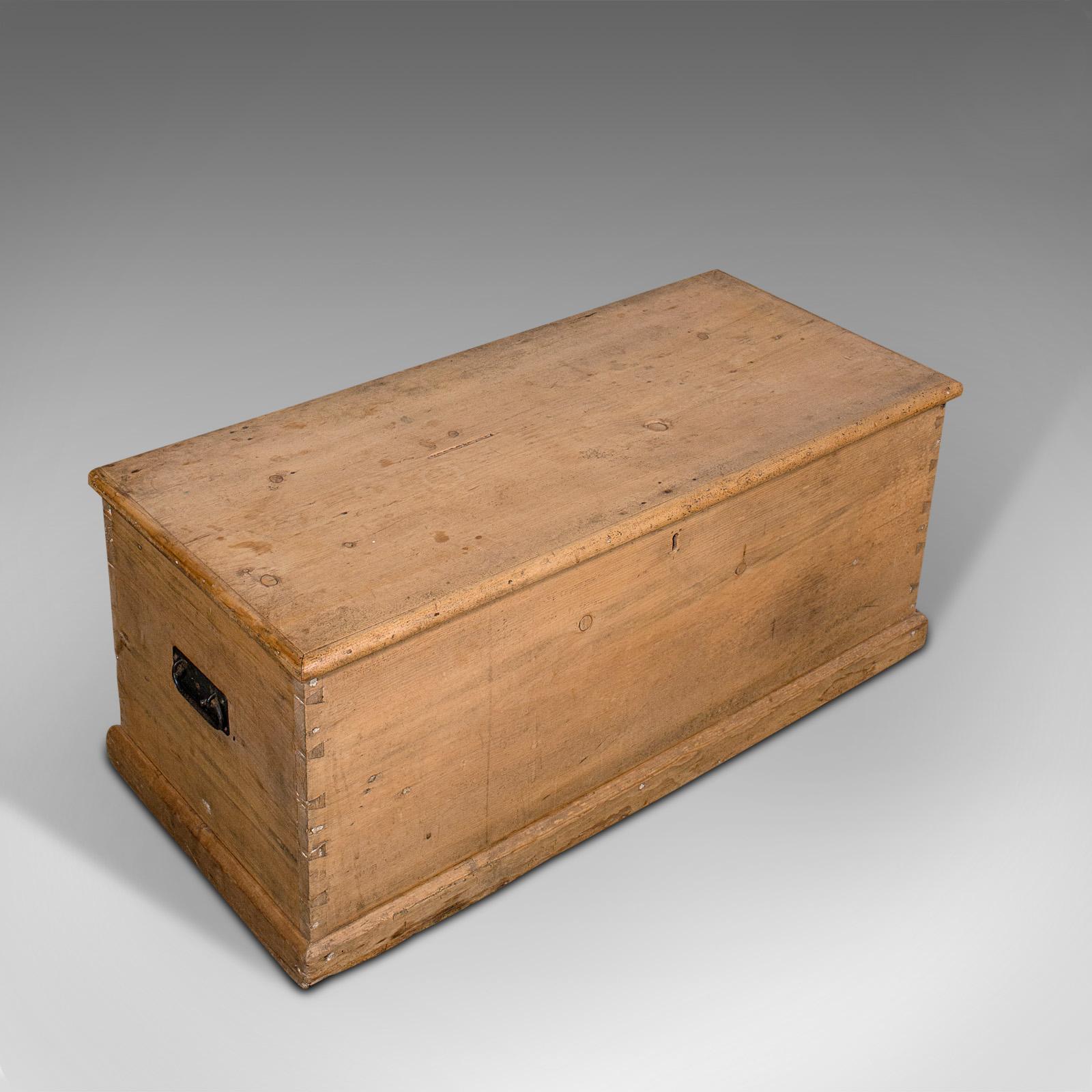 Antique Blanket Box, English, Pine, Chest, Trunk, Victorian, Coffee Table, 1890 In Good Condition In Hele, Devon, GB