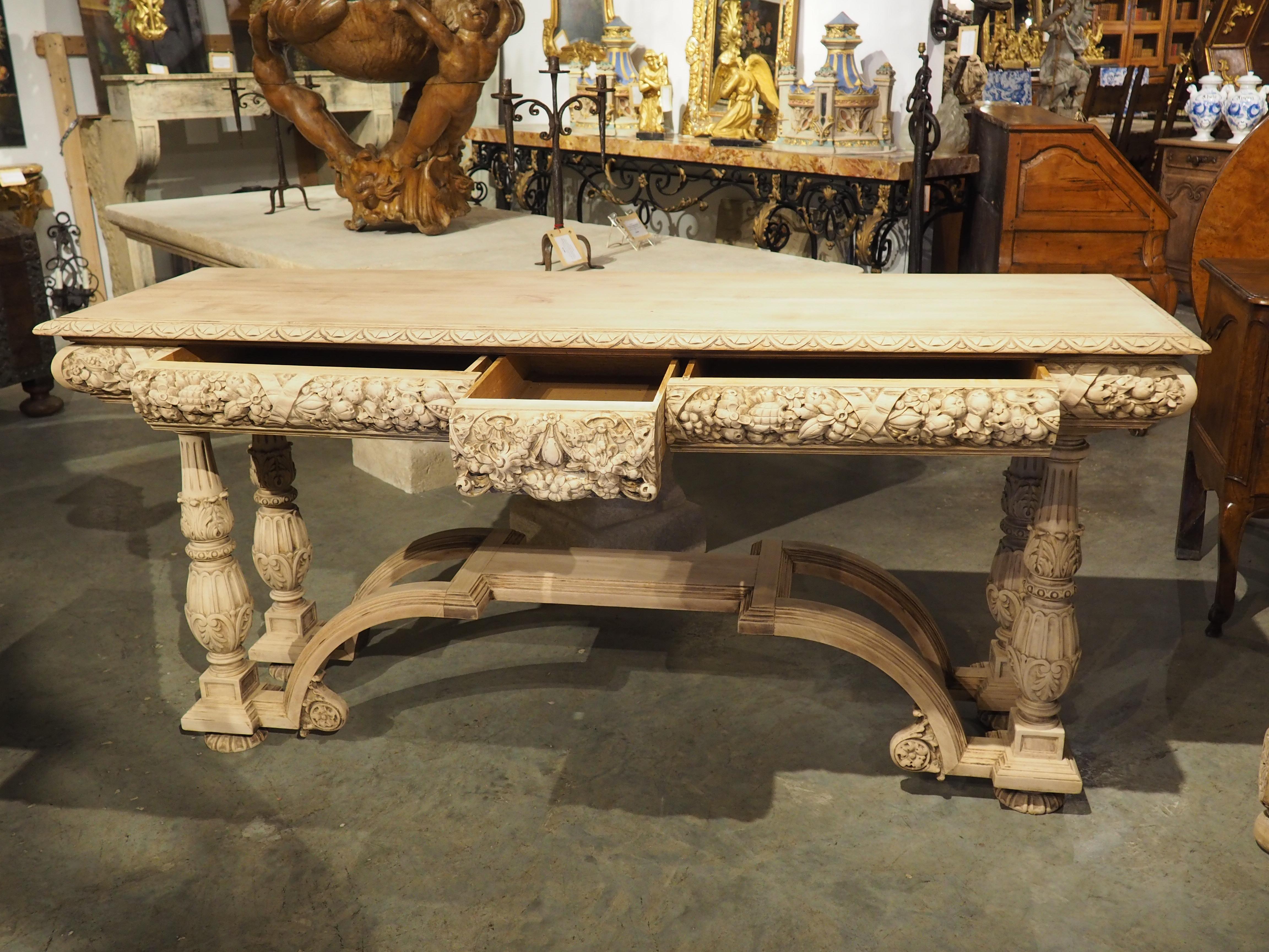 Table console ancienne en bois de noyer blanchi, fin des années 1800 en vente 3