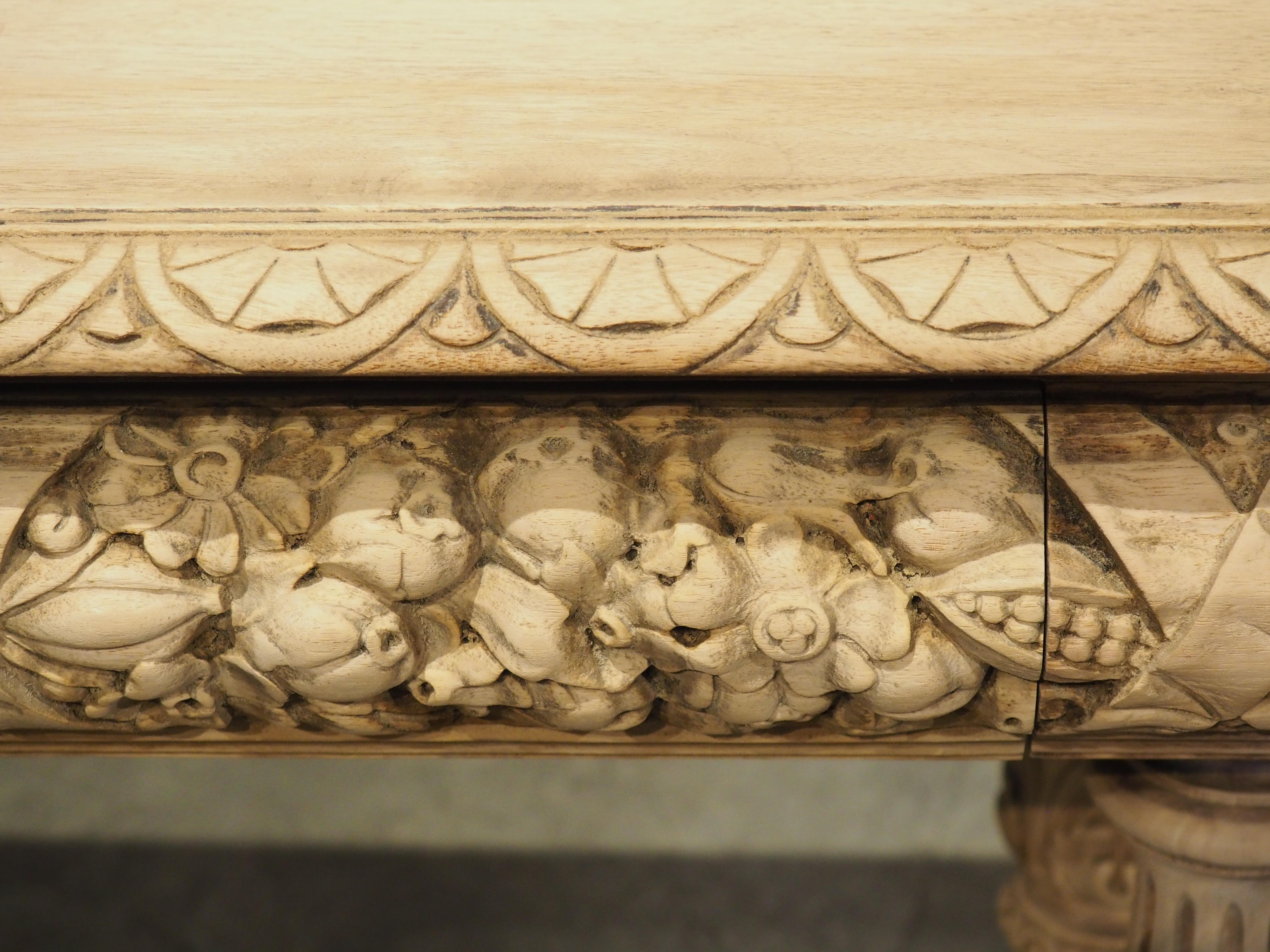 Table console ancienne en bois de noyer blanchi, fin des années 1800 en vente 8
