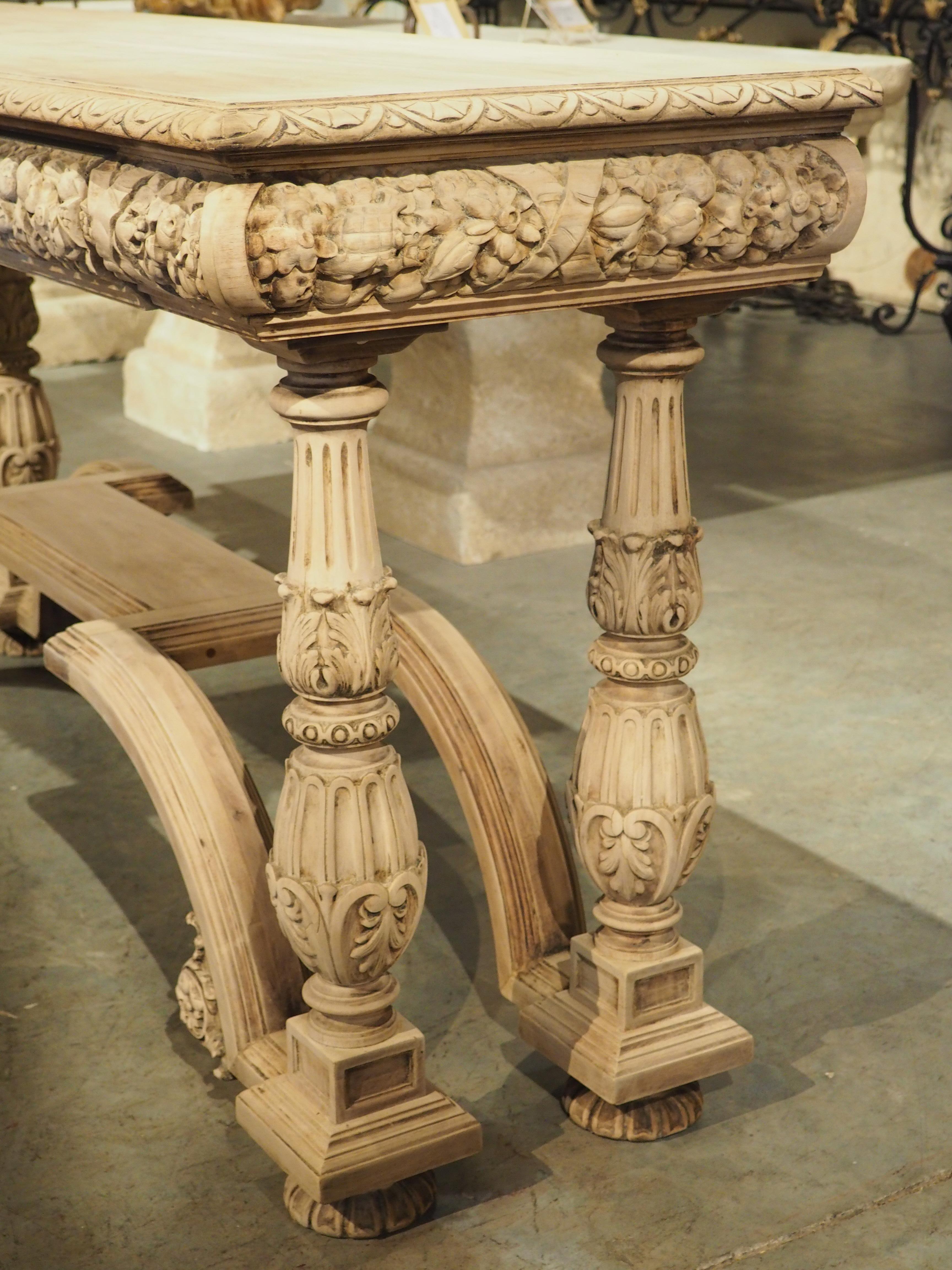 Table console ancienne en bois de noyer blanchi, fin des années 1800 en vente 9