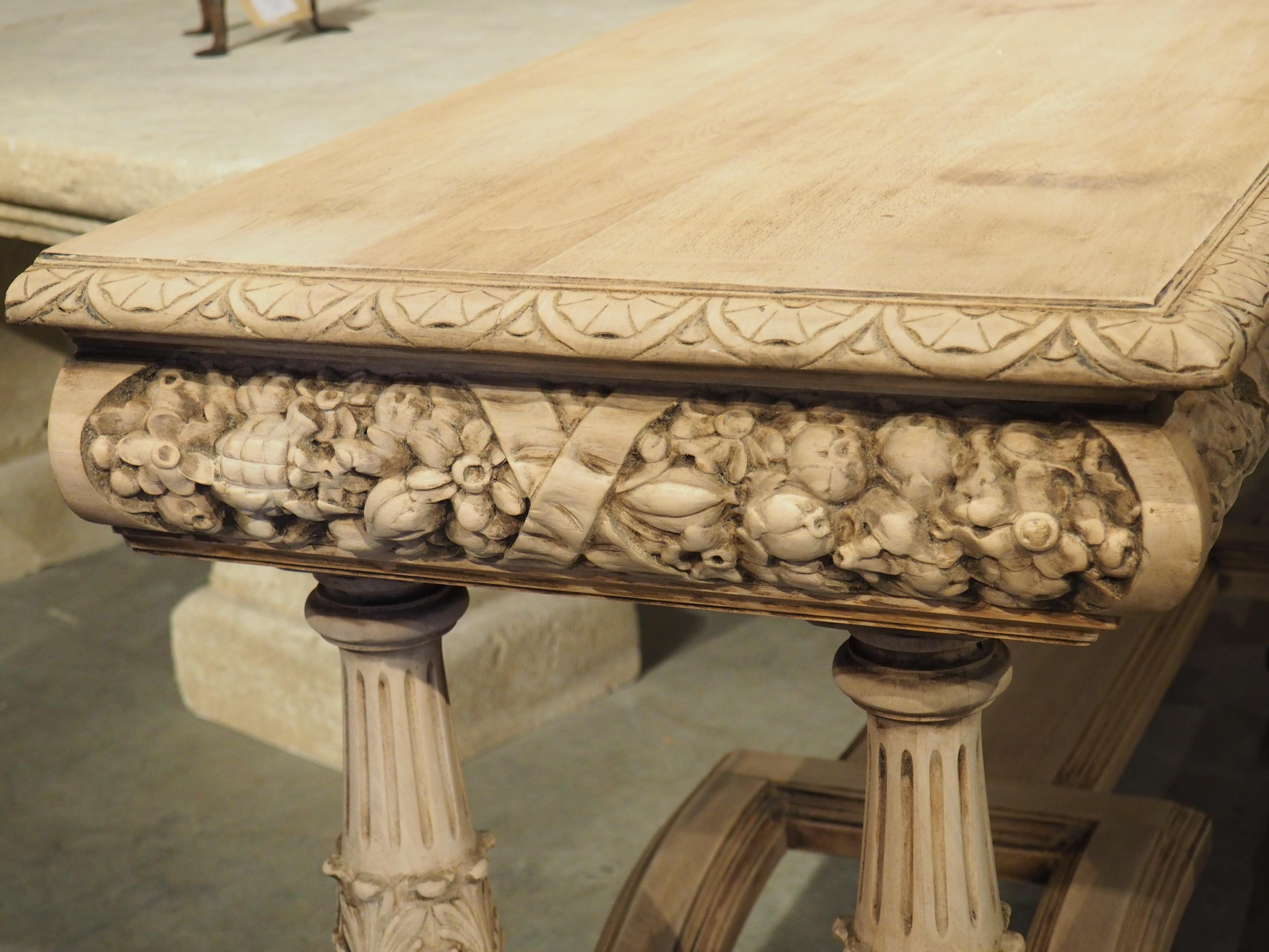 Table console ancienne en bois de noyer blanchi, fin des années 1800 en vente 13