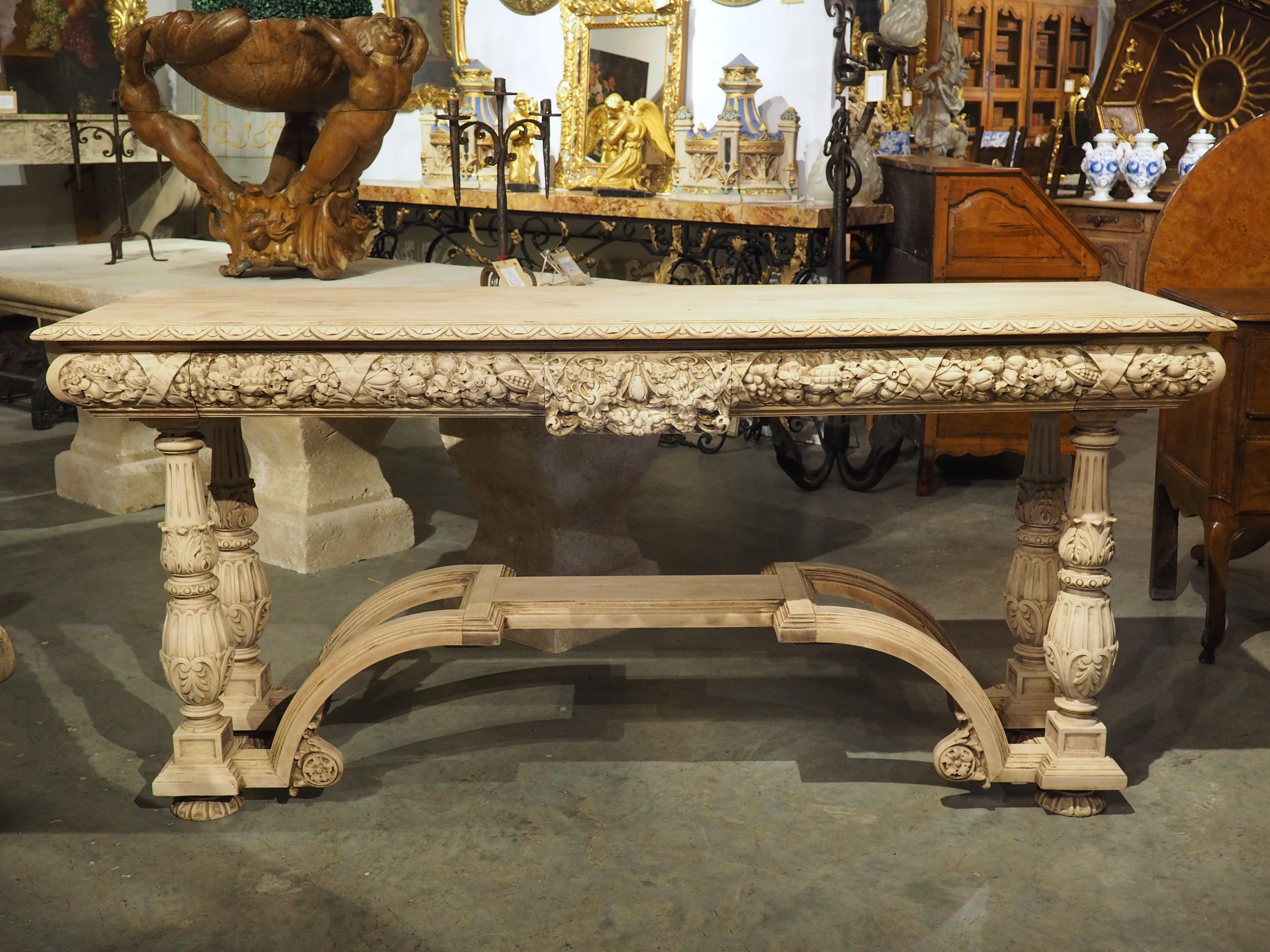 Blanchi Table console ancienne en bois de noyer blanchi, fin des années 1800 en vente