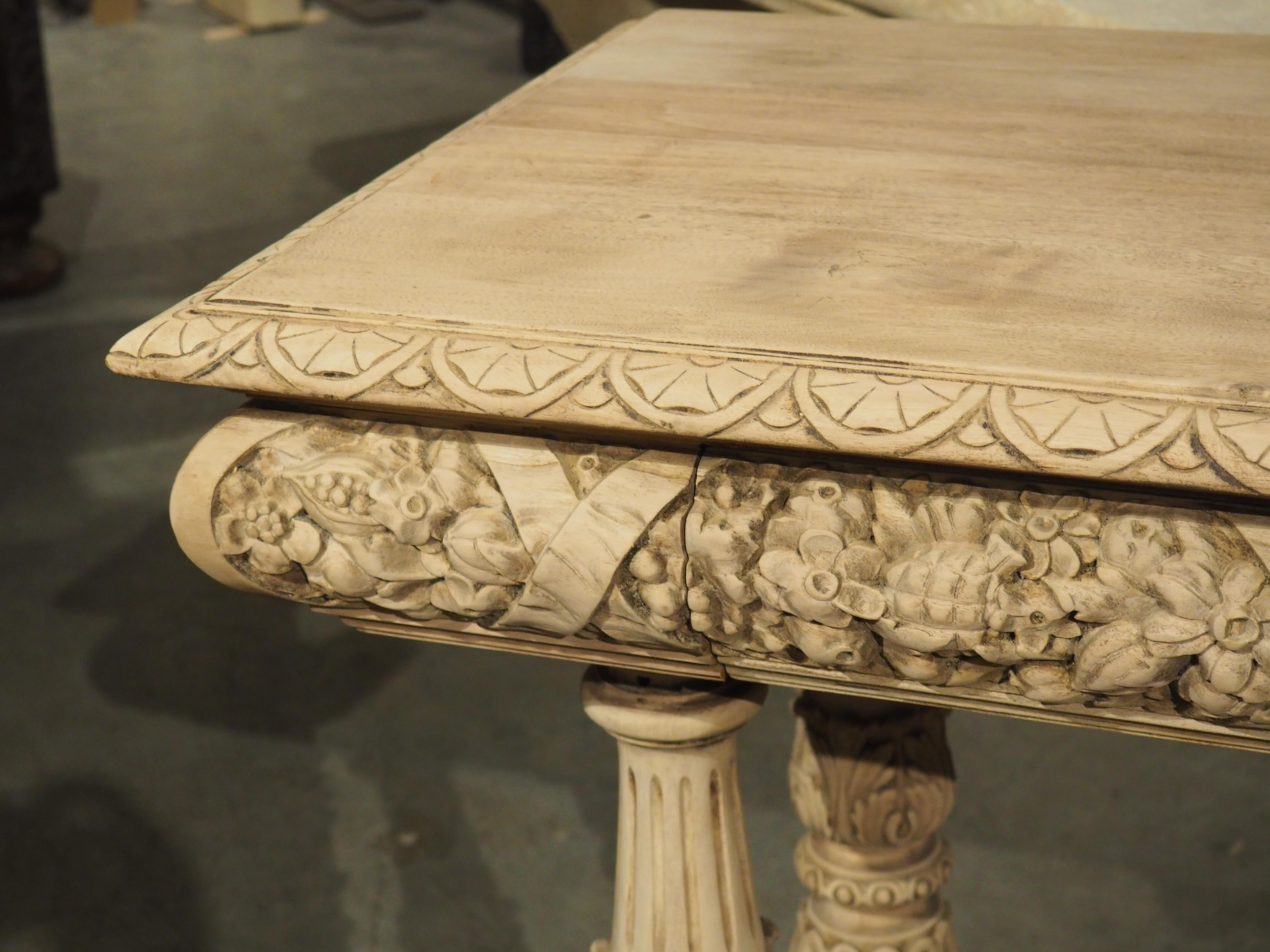 Table console ancienne en bois de noyer blanchi, fin des années 1800 en vente 1