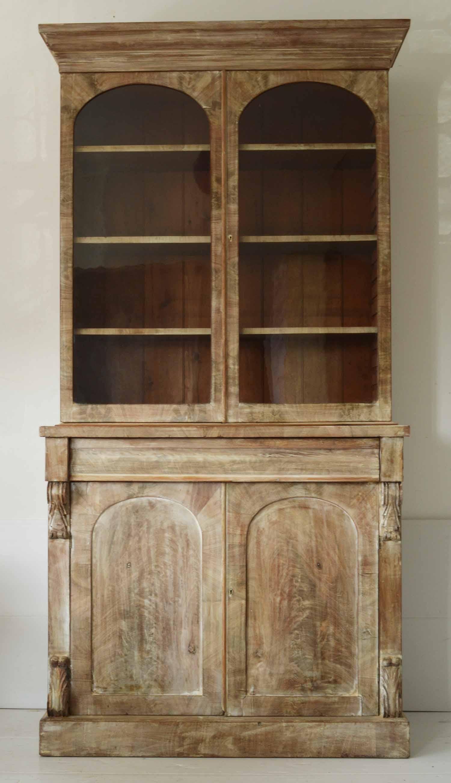Fabulous bleached mahogany cabinet or vitrine

Wonderful figure to the mahogany. Recently bleached

I particularly like the rippley antique glass which you cannot appreciate from the images

4 Romanesque arched doors and a single