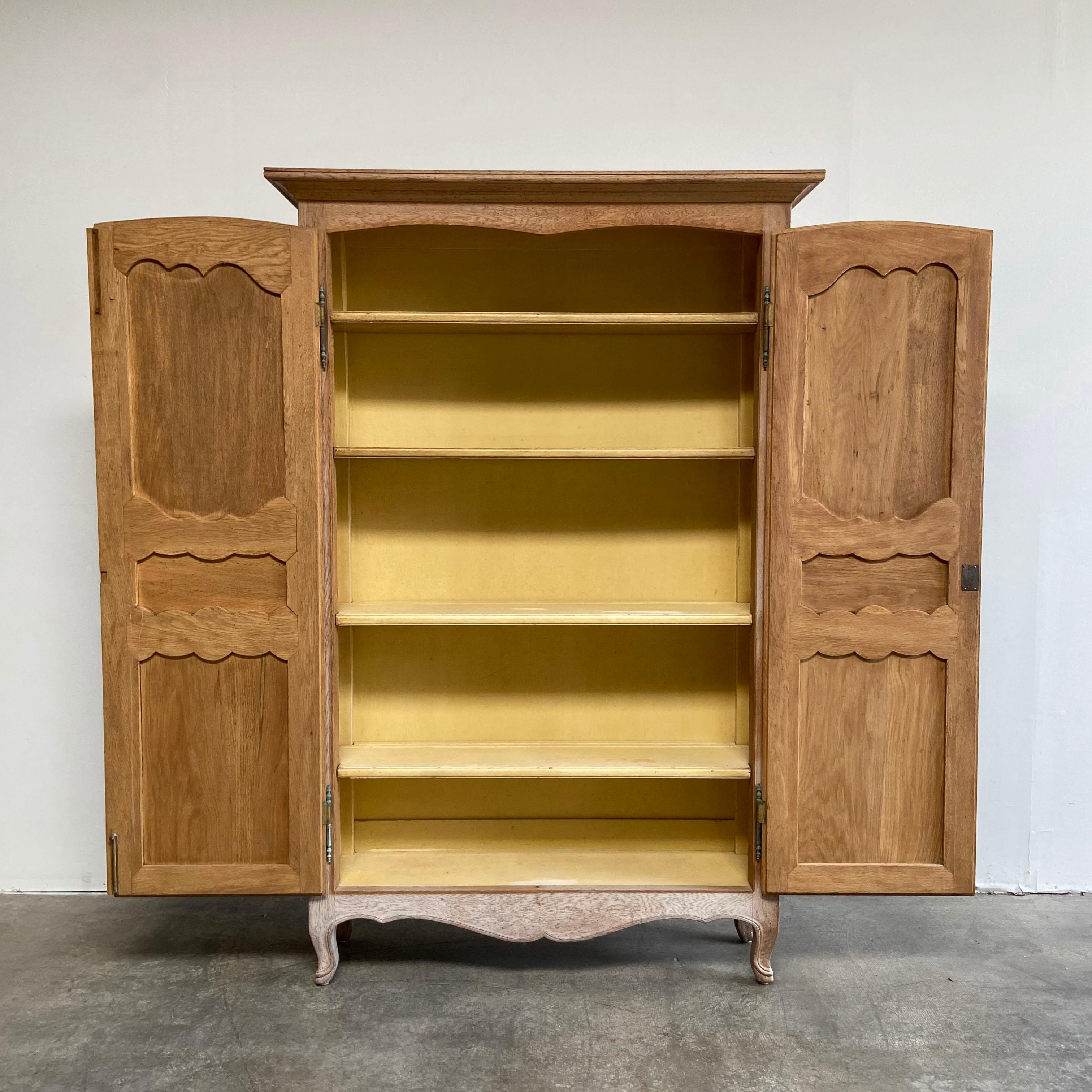 Antique bleached oak French provincial style armoire
Beautiful patina, this french armoire is ready for everyday use. There are 5 fully adjustable shelves for this unit. (4 shown) Has a working locking key, doors open and close with ease. The patina