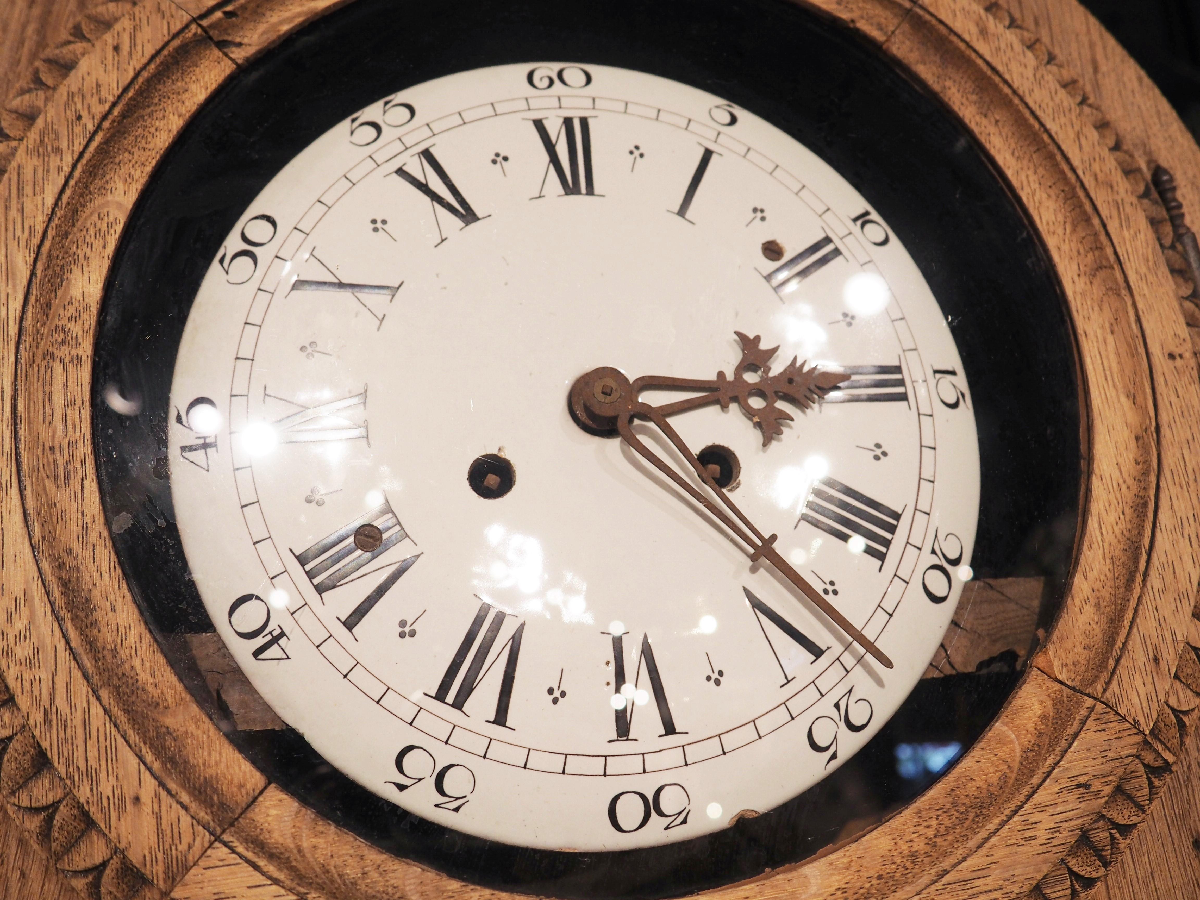 Français Ancien boîtier d'horloge Demoiselle en chêne blanchi de style Louis XVI, vers 1890 en vente