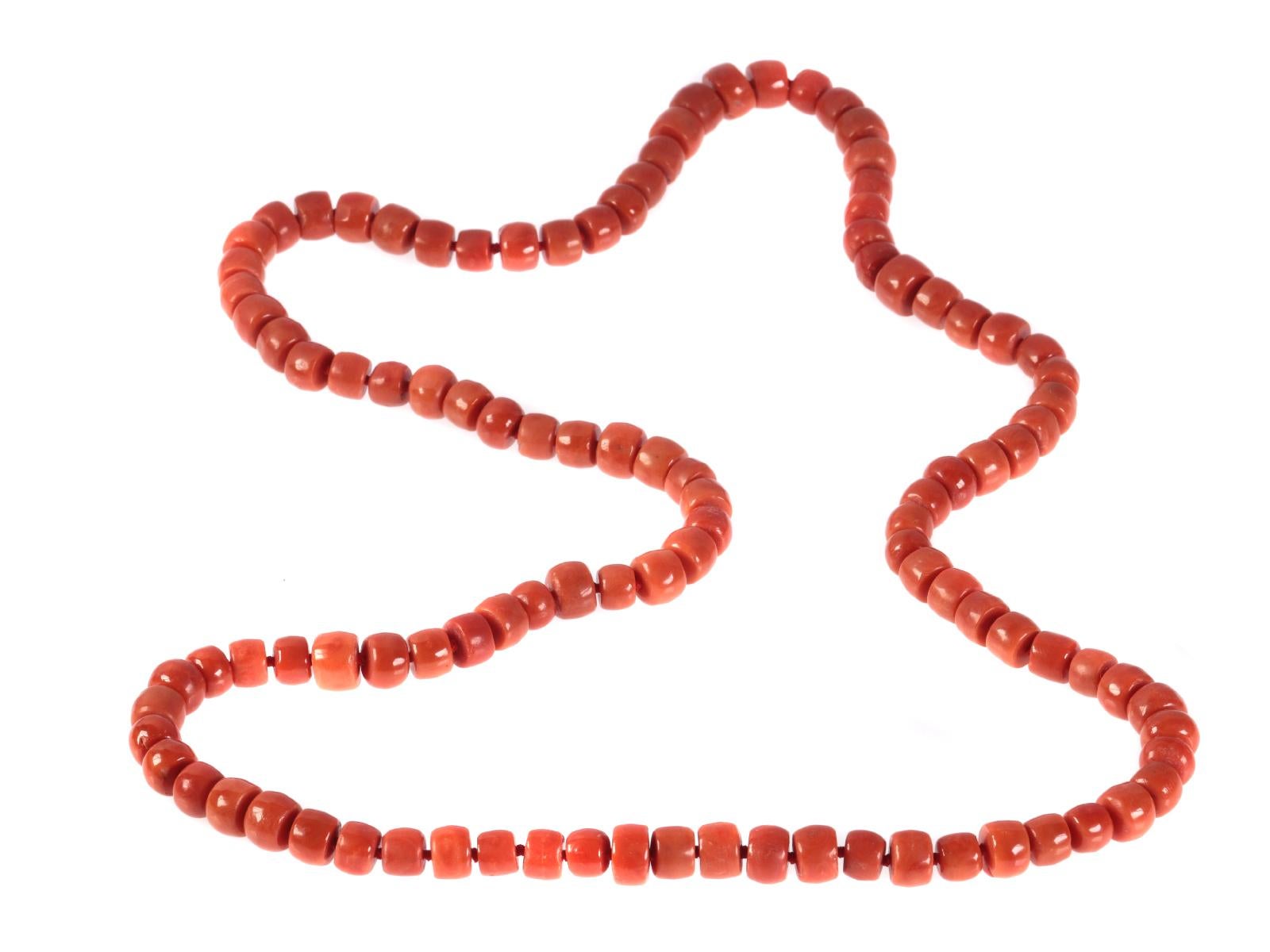 Antique 108 Blood Coral Long Necklace with Thick Beads, 1900s In Good Condition For Sale In Antwerp, BE