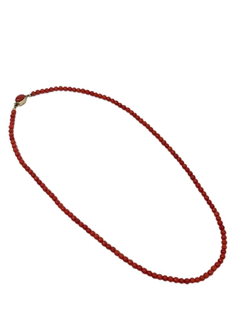 Antique Blood Coral with Cabochon cut Coral closure

A Dutch Blood Coral necklace with small round Corals strung on a length of 50 cm with 128 pieces of Coral and 1 Coral Cabochon cut as closure. The Cabochon cut Coral is set in 18 Carat gold box