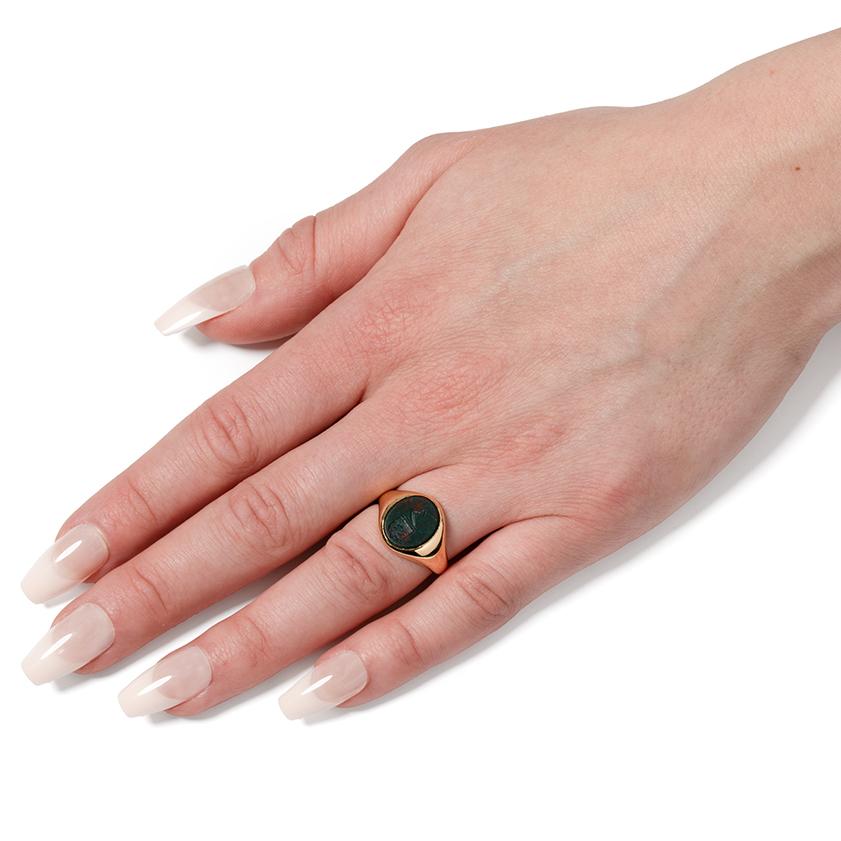 Antique Blood Stone Signet Ring, hallmarked 1938 In Good Condition For Sale In London, GB