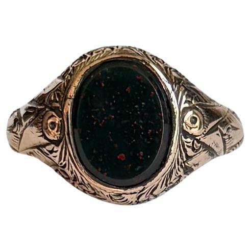 Anillo de sello antiguo de piedra de sangre y oro de 9 quilates