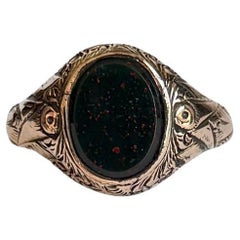 Anillo de sello antiguo de piedra de sangre y oro de 9 quilates