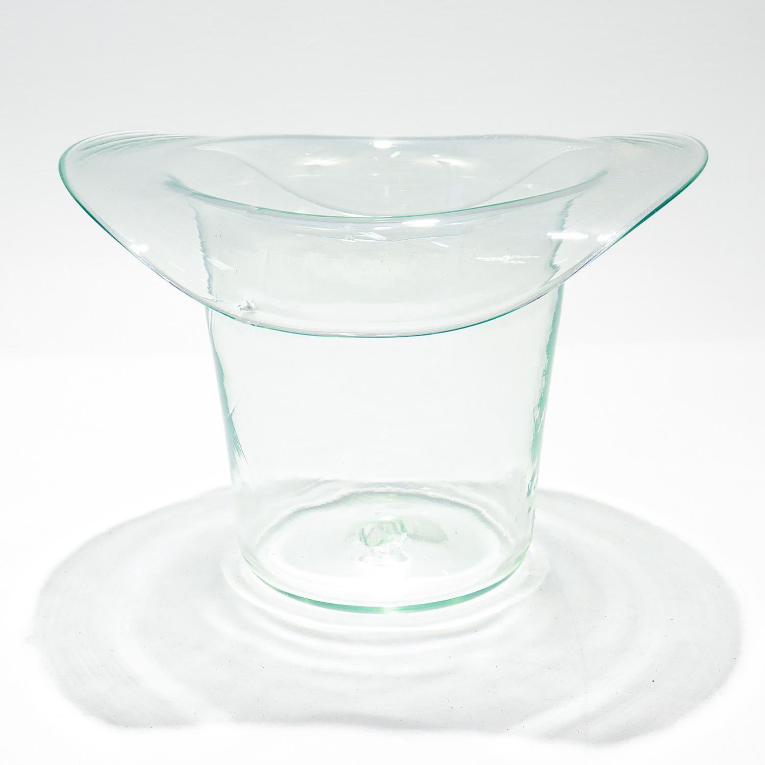 Antiker Hutförmiger Weinkühler oder Champagnerkübel aus geblasenem Glas mit Glasplatte (Amerikanisch Kolonial) im Angebot