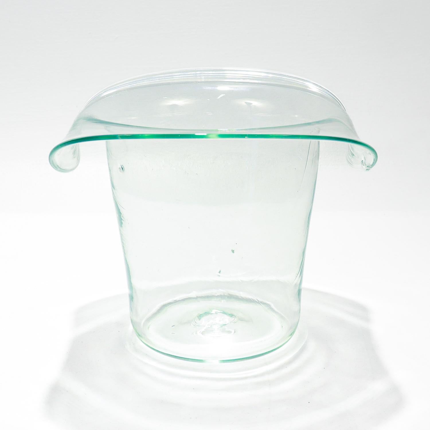 Antiker Hutförmiger Weinkühler oder Champagnerkübel aus geblasenem Glas mit Glasplatte (Geblasenes Glas) im Angebot