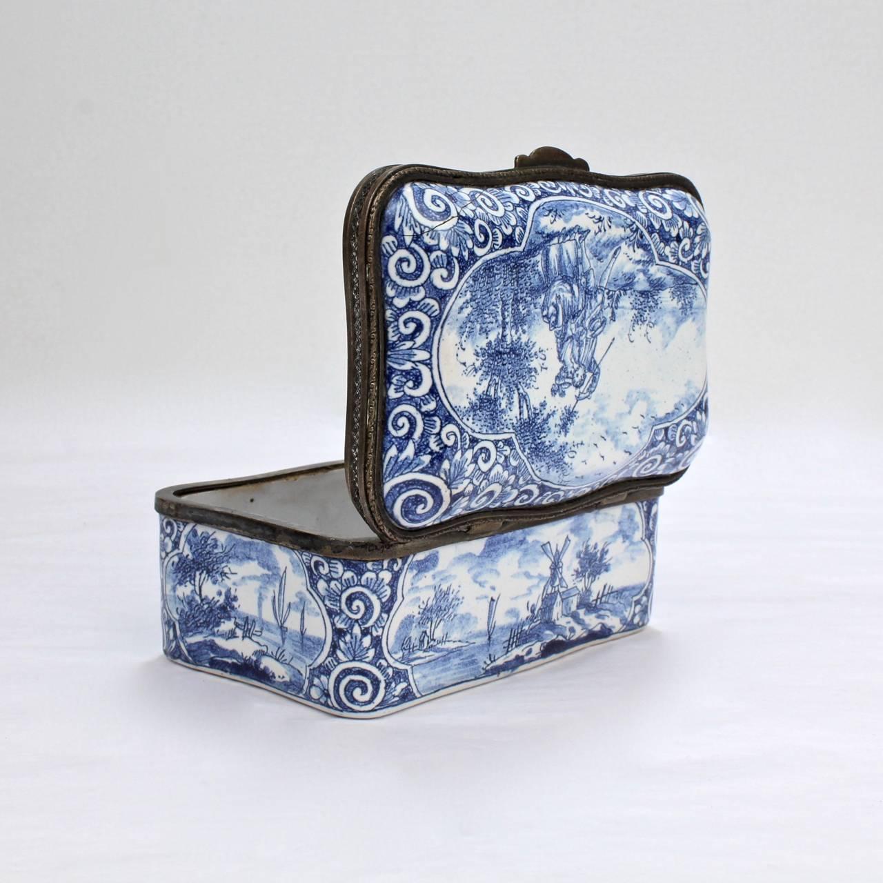 Tabatière ou coffret de table ancien en poterie de Delft bleu et blanc 3