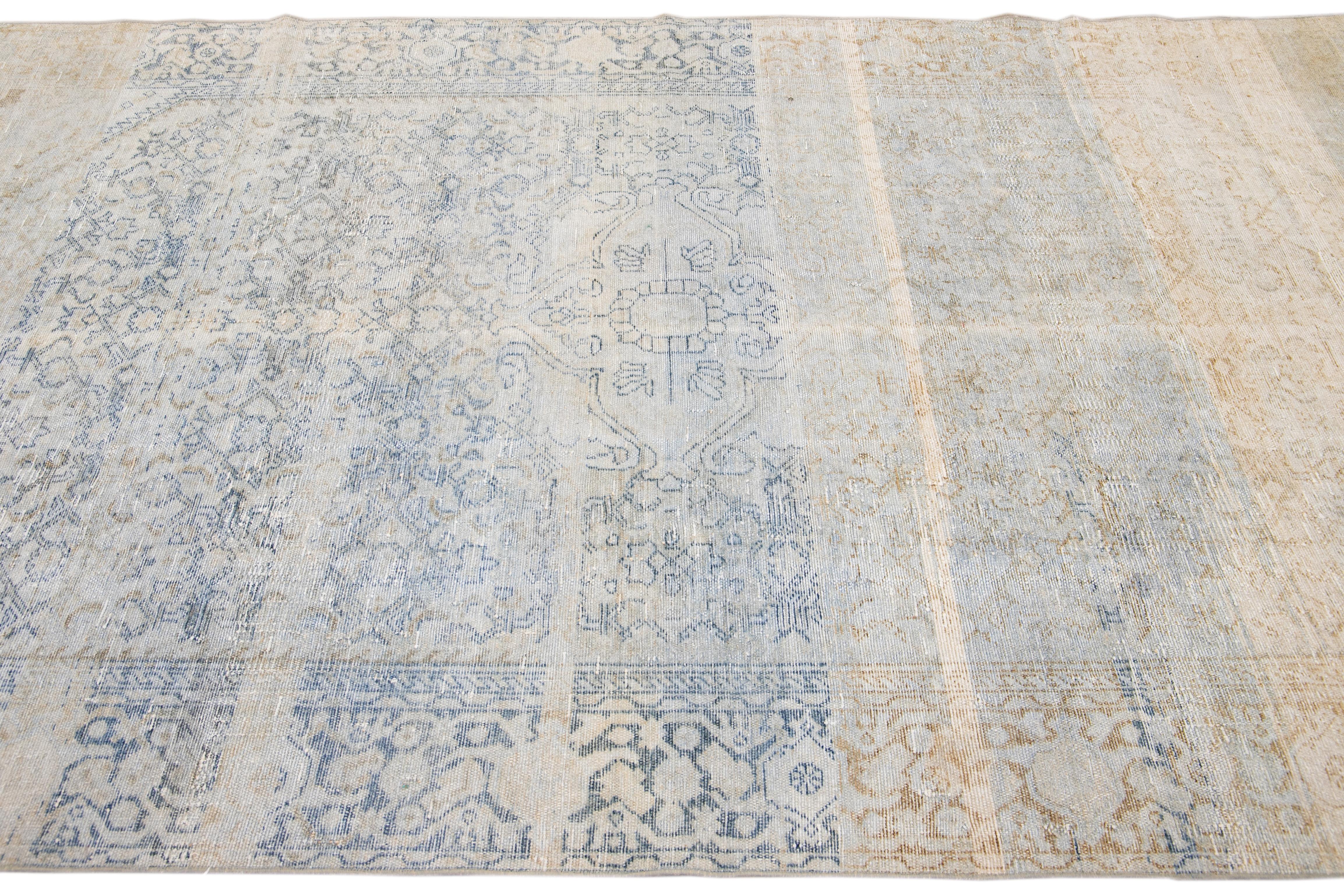 Hand-Knotted Antique Blue And Beige Mahal Handmade Medallion Floral Wool Rug For Sale