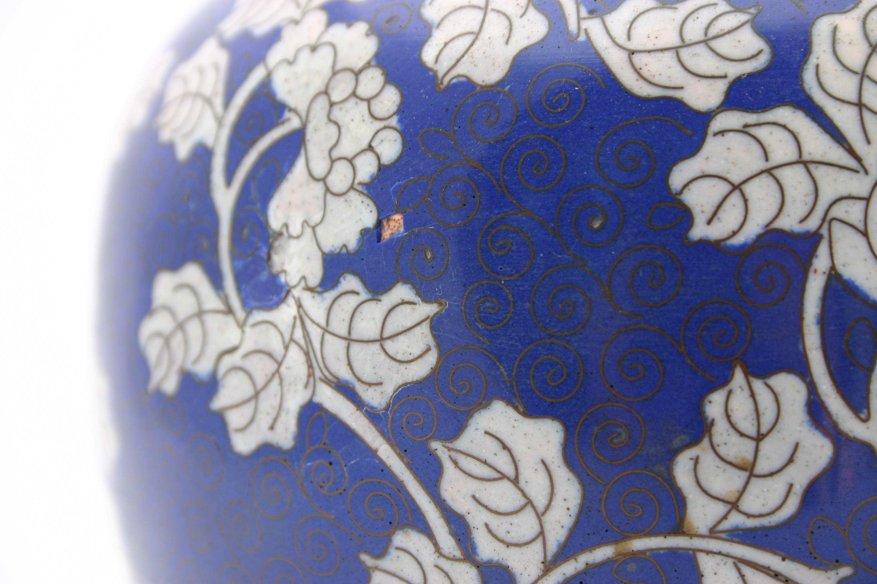 Antique Blue and White Chinese Cloisonné Chrysanthemum Ginger Jar In Good Condition In Dallas, TX
