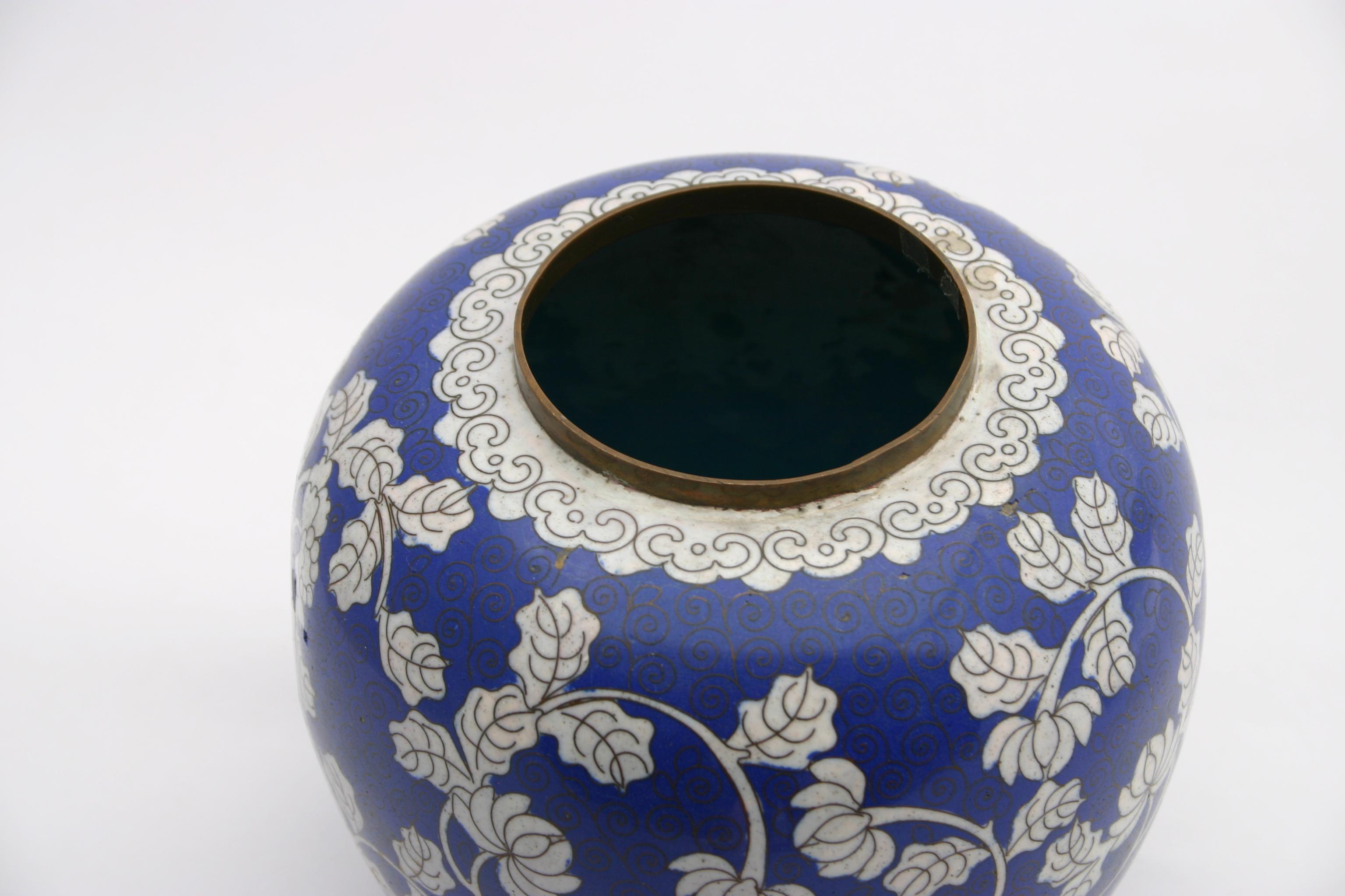 Porcelain Antique Blue and White Chinese Cloisonné Chrysanthemum Ginger Jar