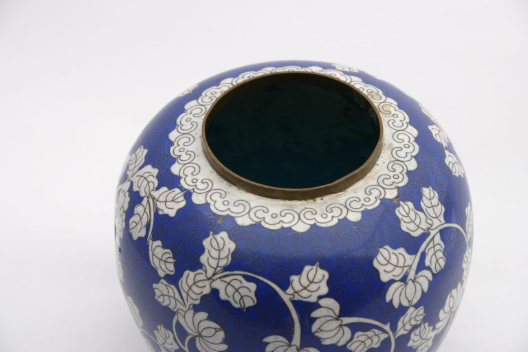 Porcelain Antique Blue and White Chinese Cloisonné Chrysanthemum Ginger Jar For Sale