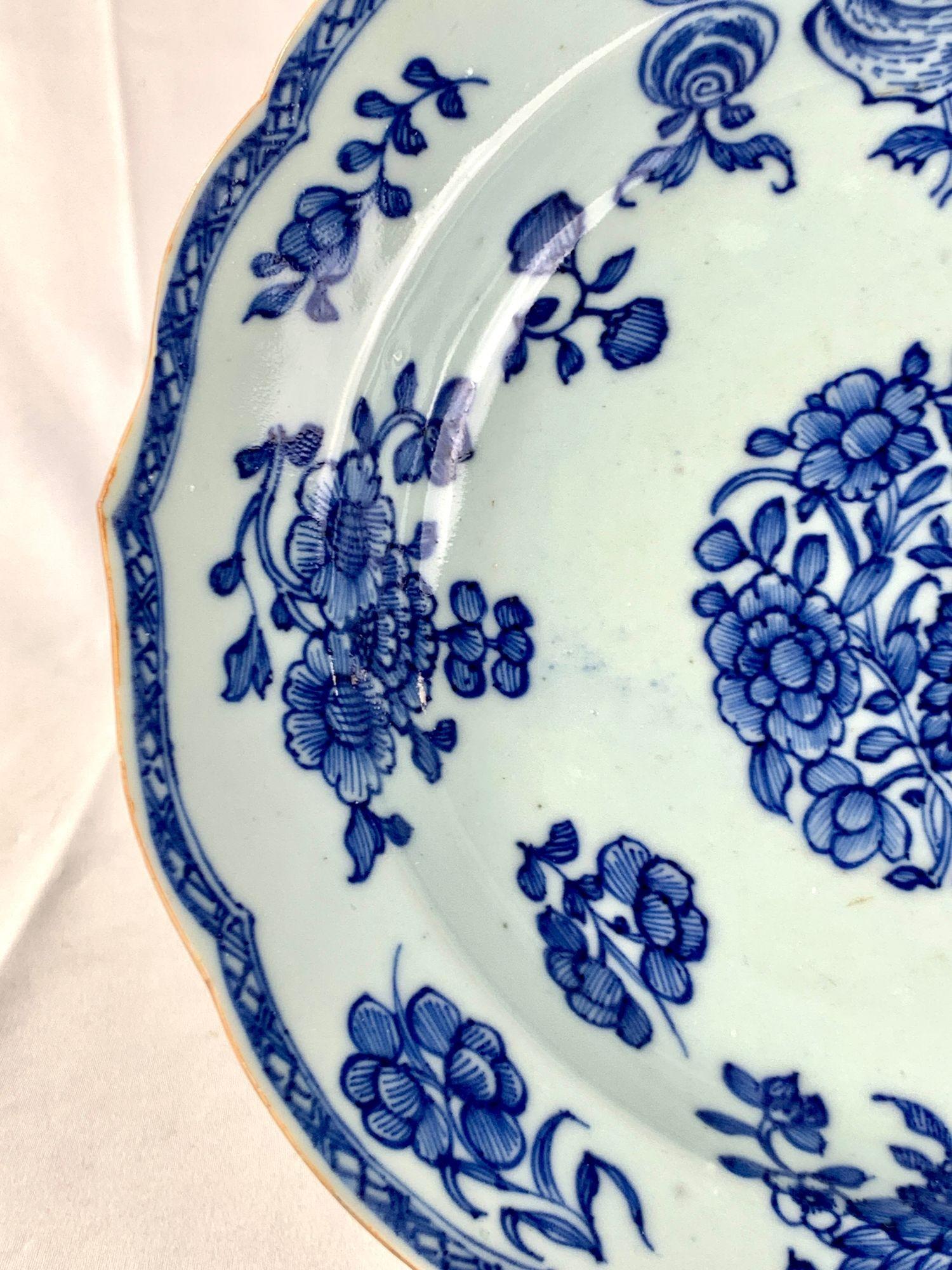 Antike blau-weiße chinesische Export-Porzellanschale, handbemalt CIRCA 1760 (Chinesisch) im Angebot