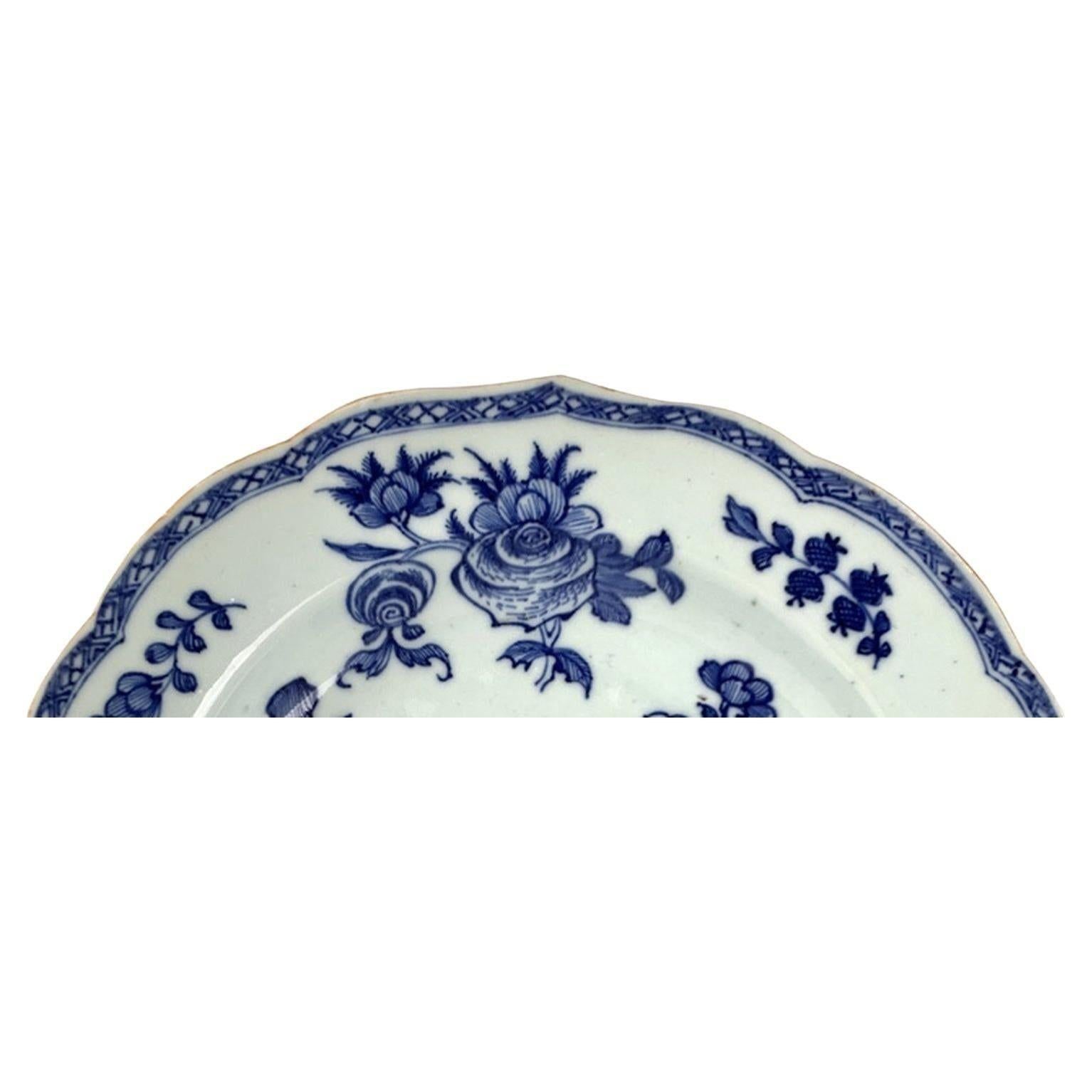 Antike blau-weiße chinesische Export-Porzellanschale, handbemalt CIRCA 1760 (Handbemalt) im Angebot