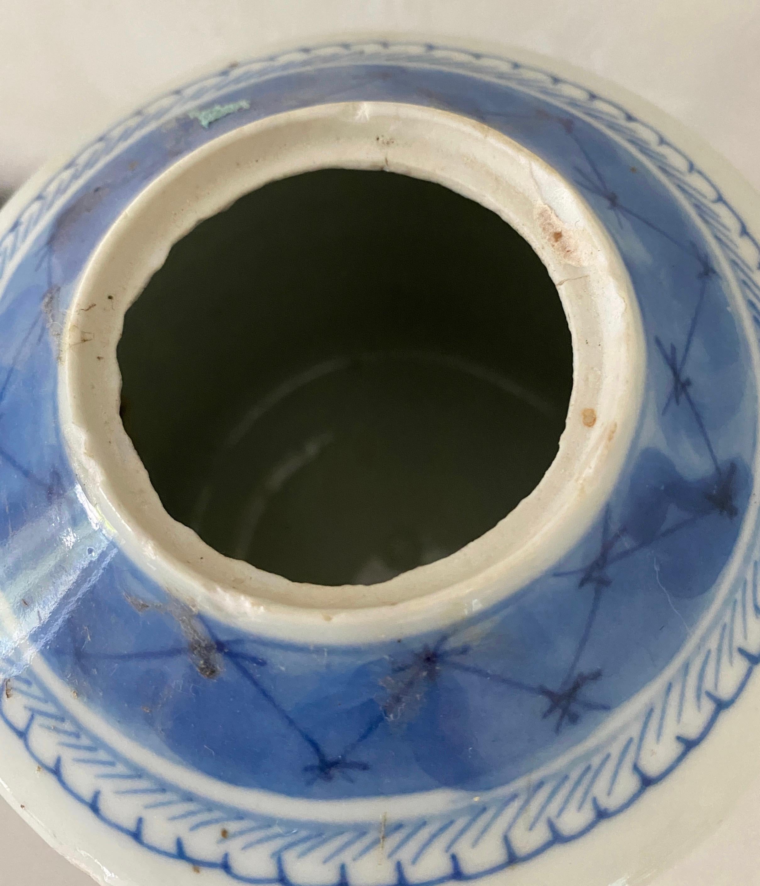 Antike blau-weiße chinesische Teekanne im Zustand „Gut“ im Angebot in Sheffield, MA