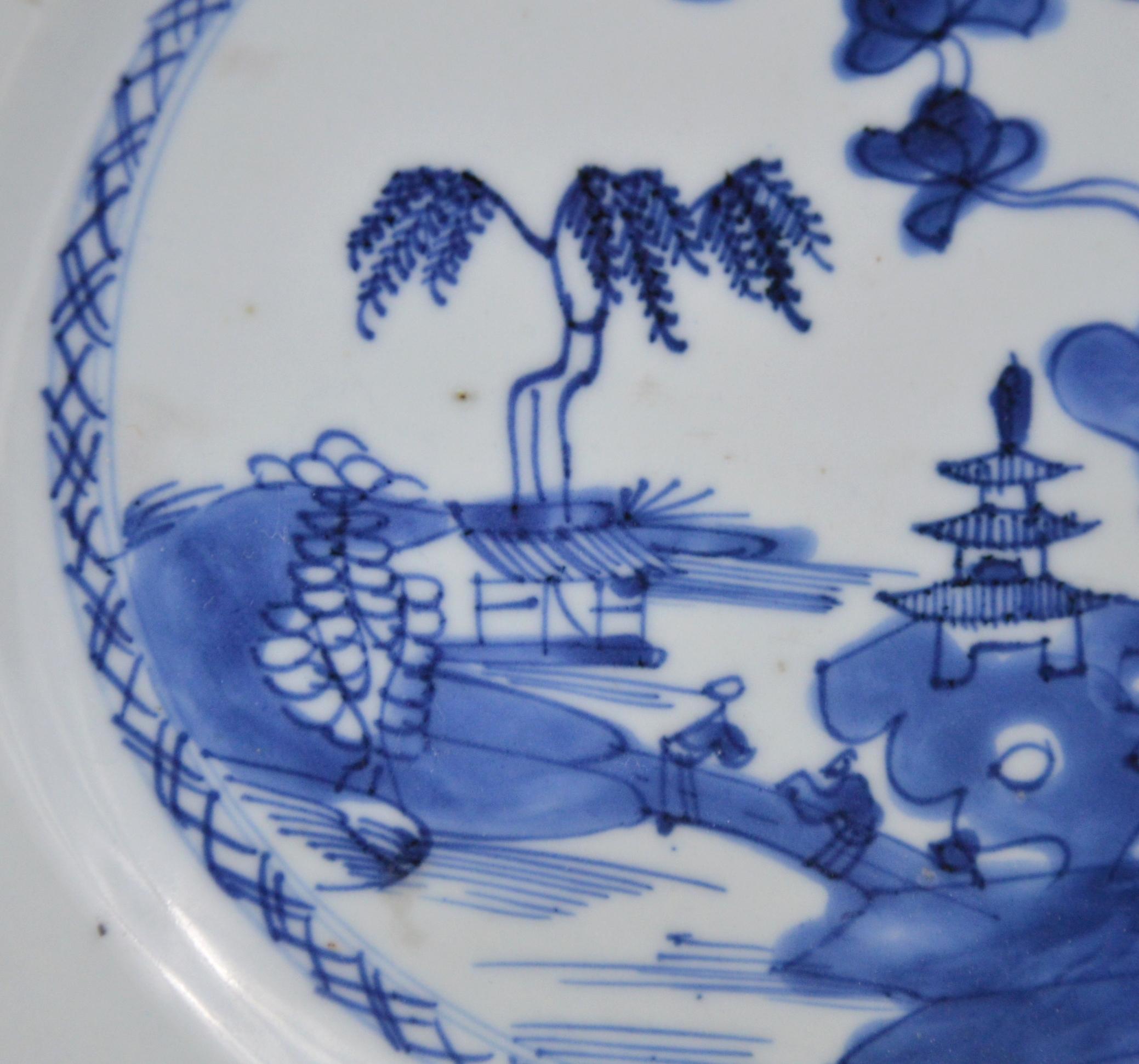Antique Blue and White Decoration Chinese Porcelain Plate Qing For Sale 6