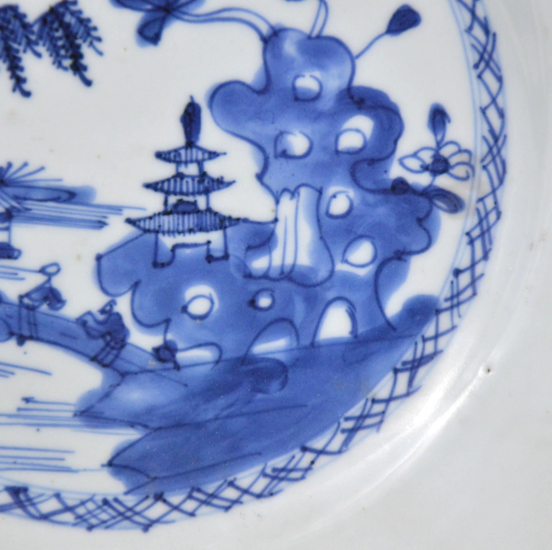 Antique Blue and White Decoration Chinese Porcelain Plate Qing For Sale 7