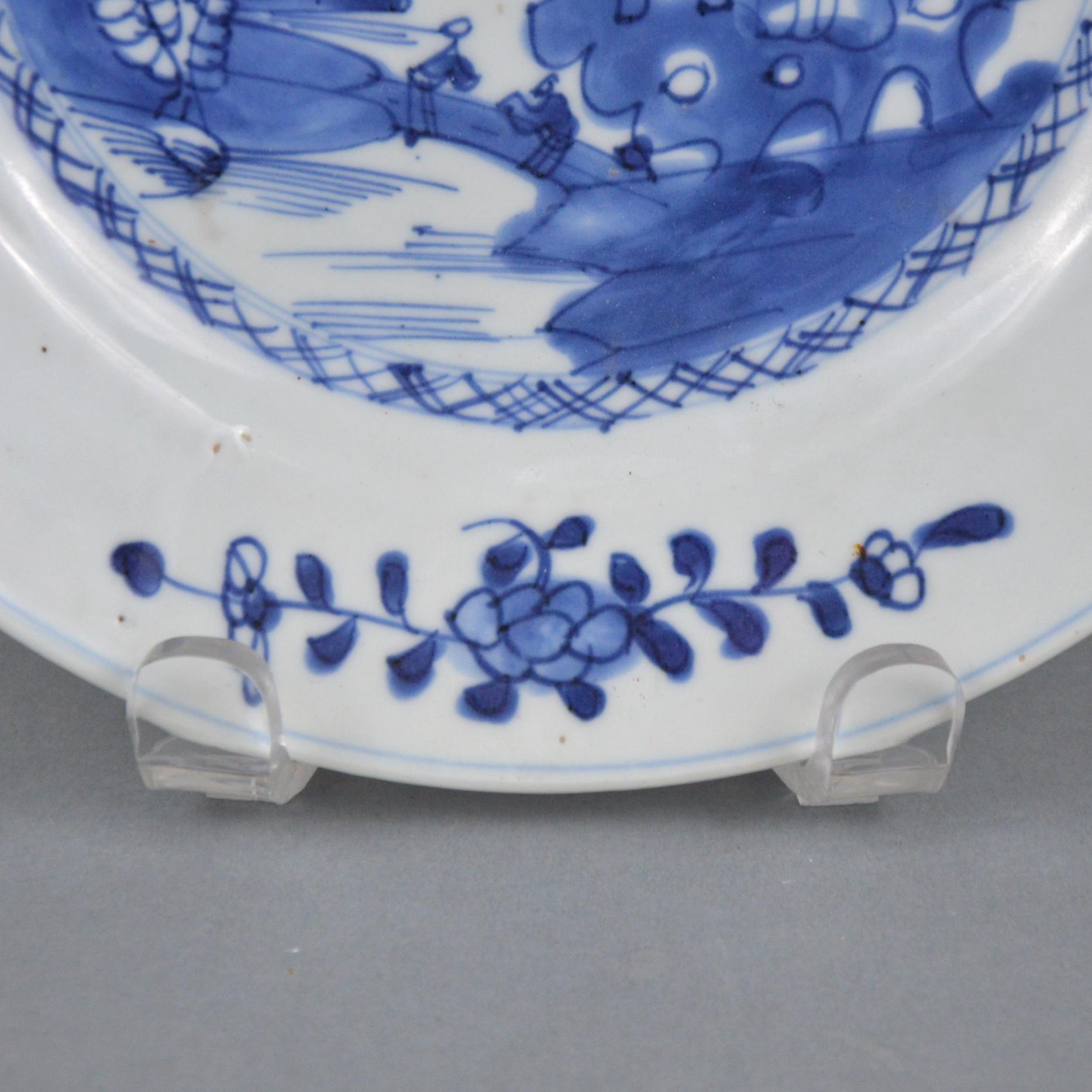 Antique Blue and White Decoration Chinese Porcelain Plate Qing im Zustand „Starke Gebrauchsspuren“ im Angebot in Brussels, BE