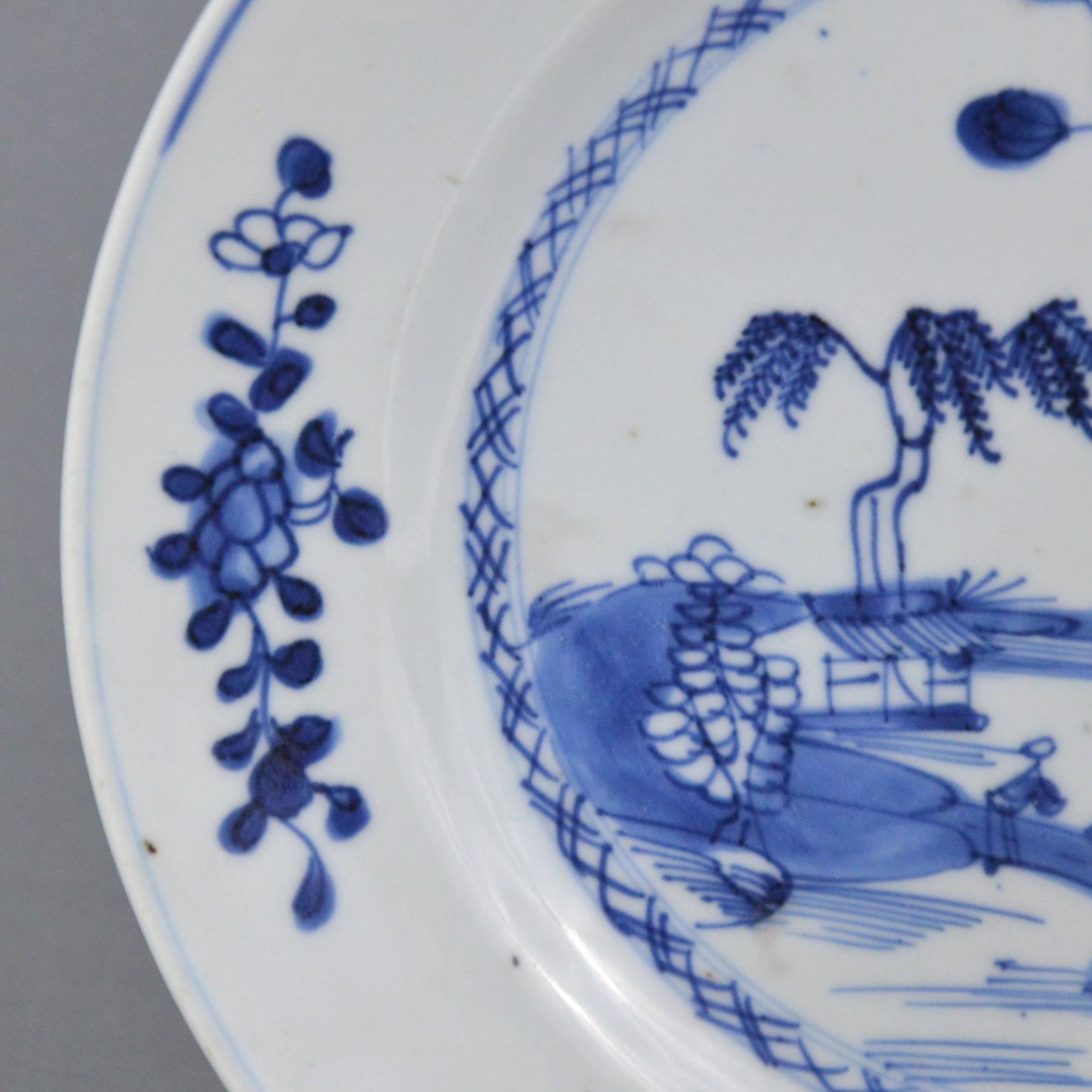 Antique Blue and White Decoration Chinese Porcelain Plate Qing For Sale 3
